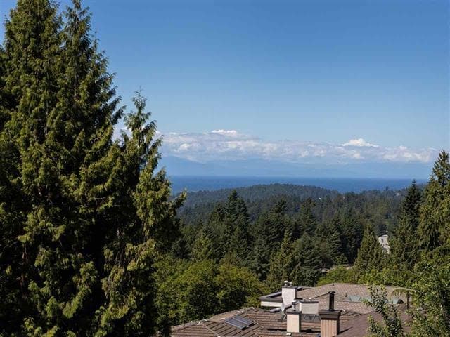 2320 Chairlift Close, West Vancouver, V7S 3G8 — photo 2