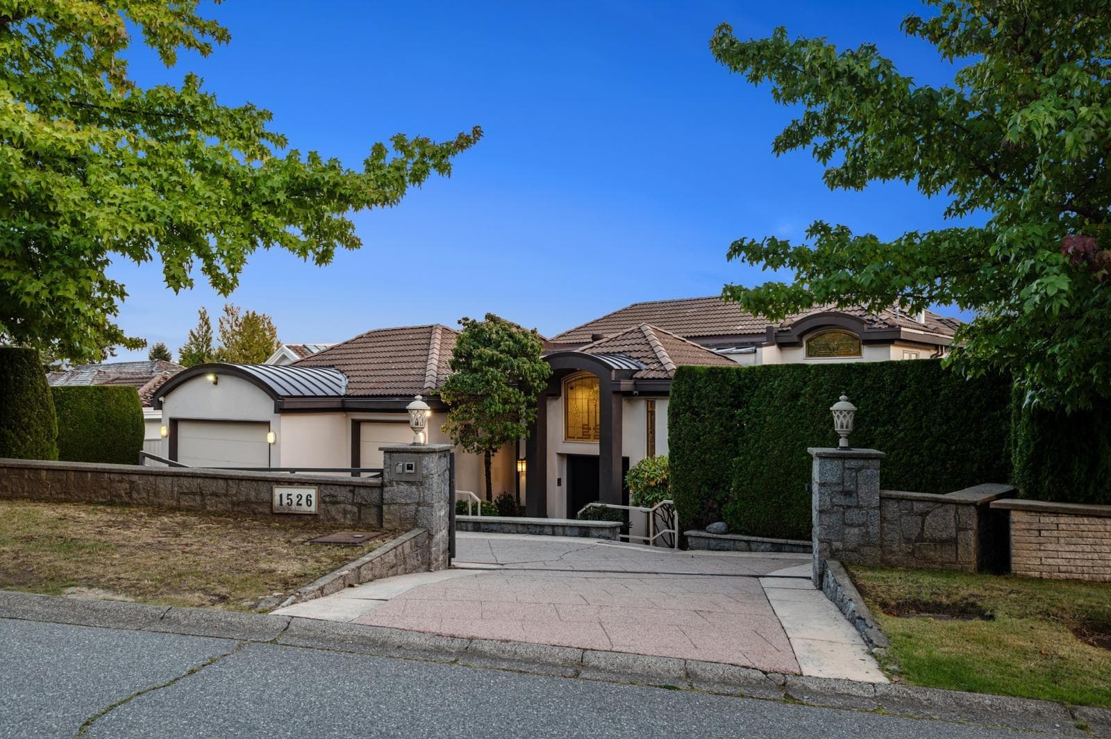 1526 Chippendale Court, West Vancouver, V7S 3G6 — photo 2