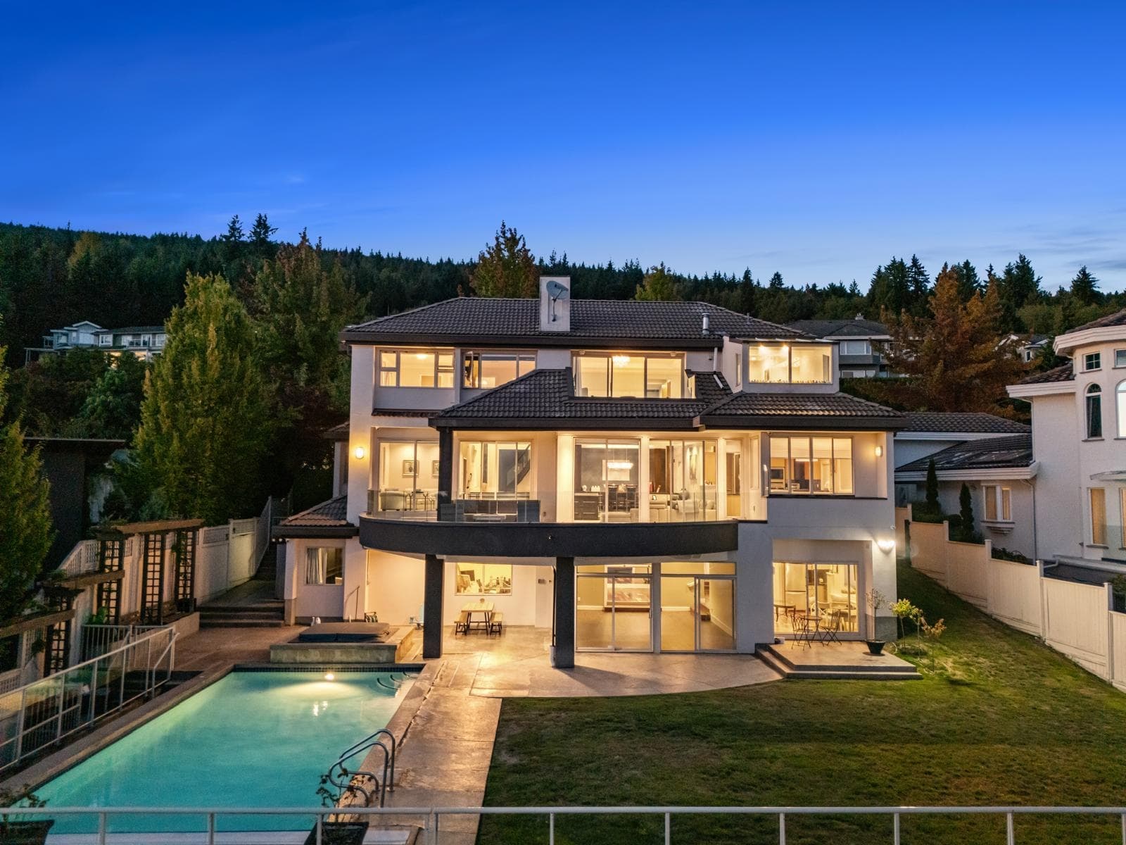 1526 Chippendale Court, West Vancouver