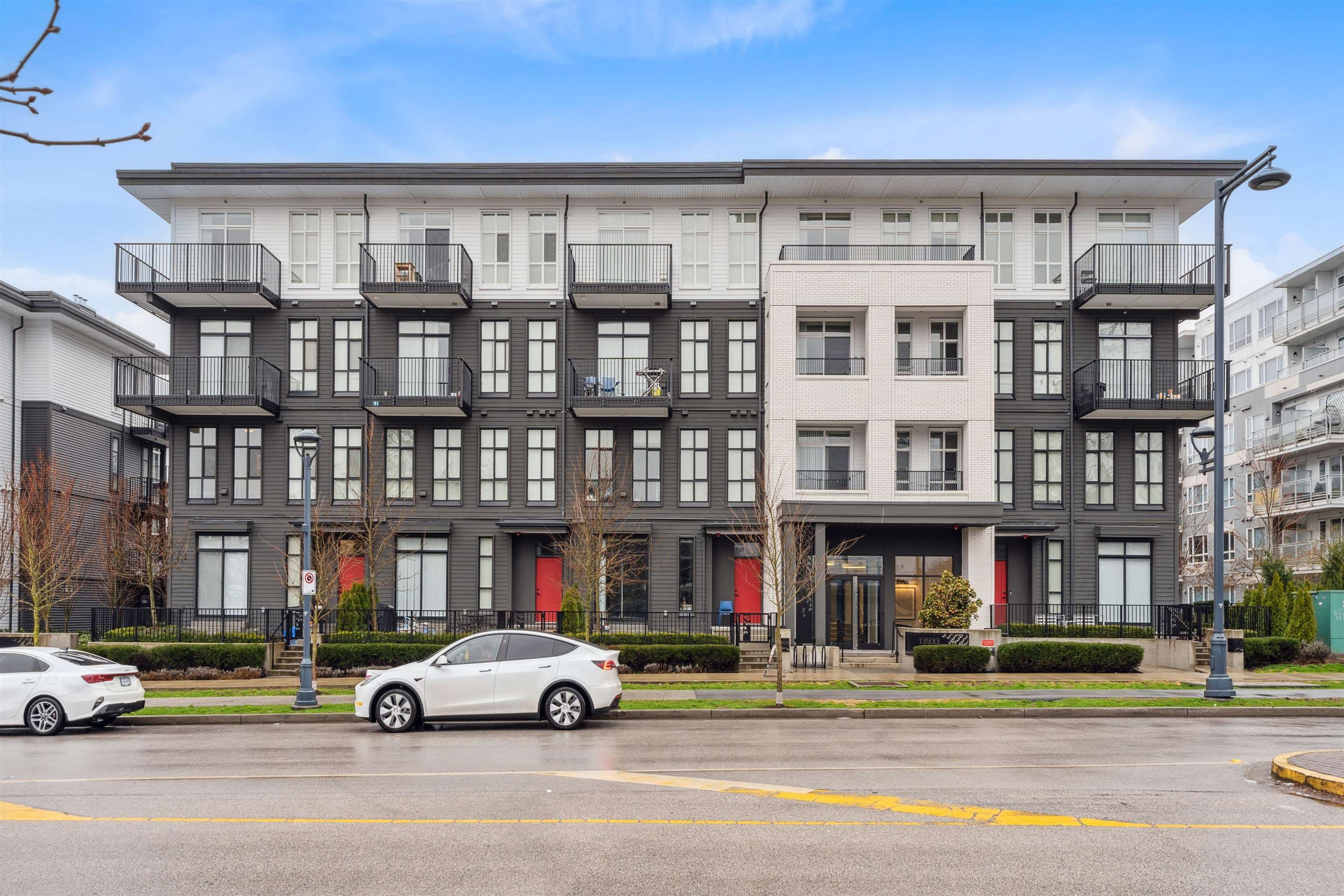 210 - 13933 105 Boulevard, Surrey, V3T 0R6 — photo 1