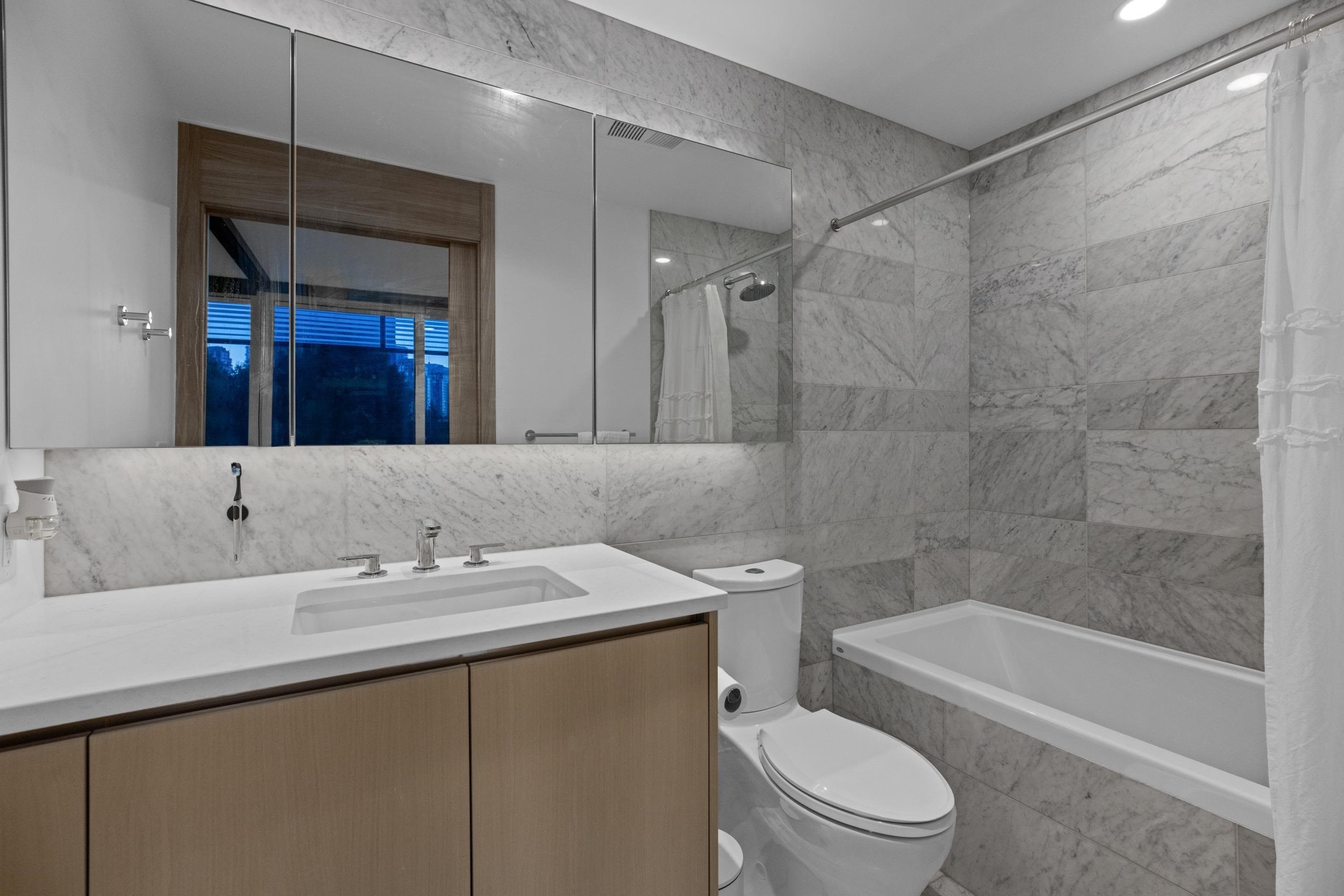 203 - 89 Nelson Street, Vancouver, V6Z 0E7 — photo 5
