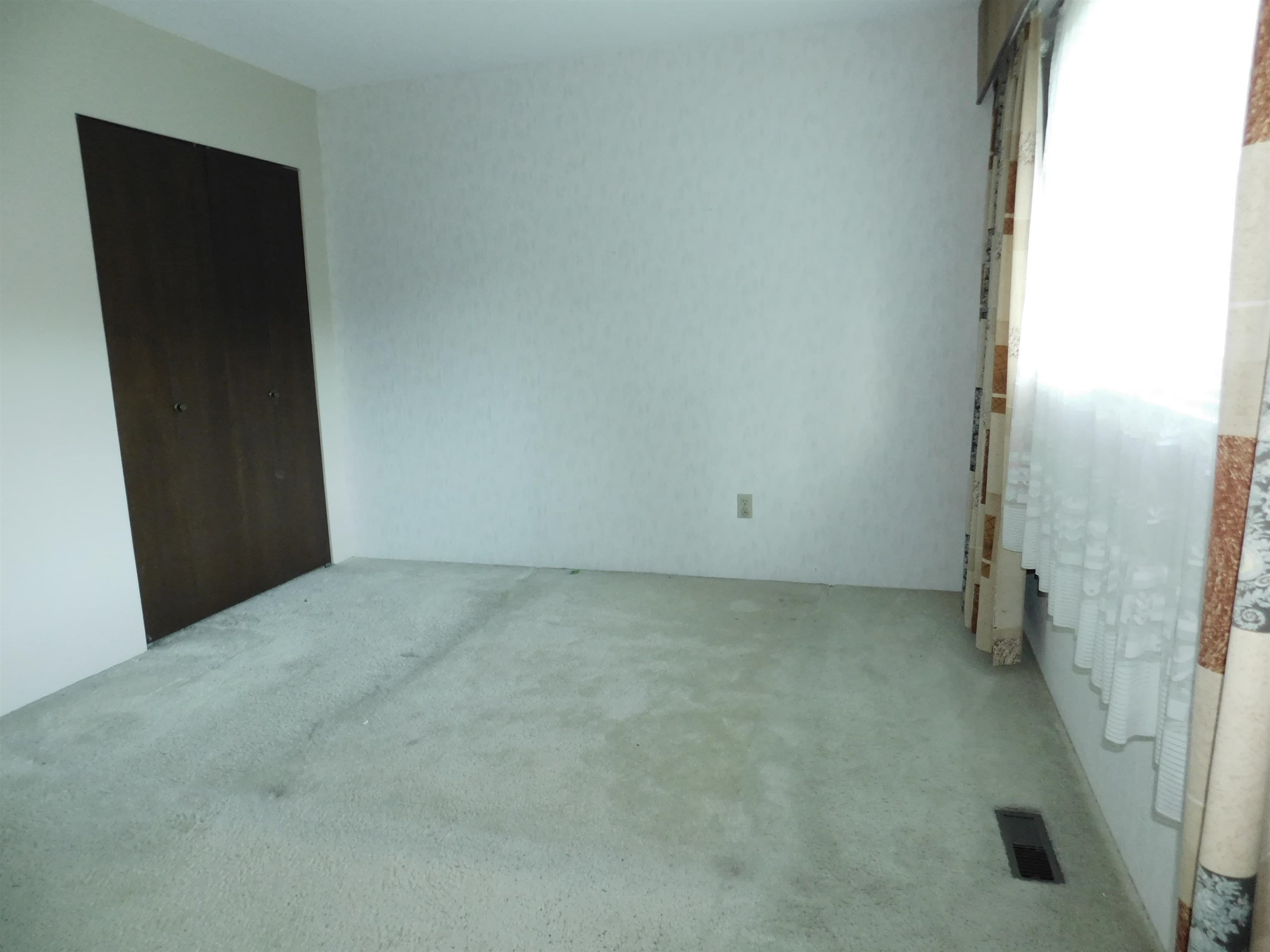 14758 Halstead Place, Surrey, V3R 6S5 — photo 5