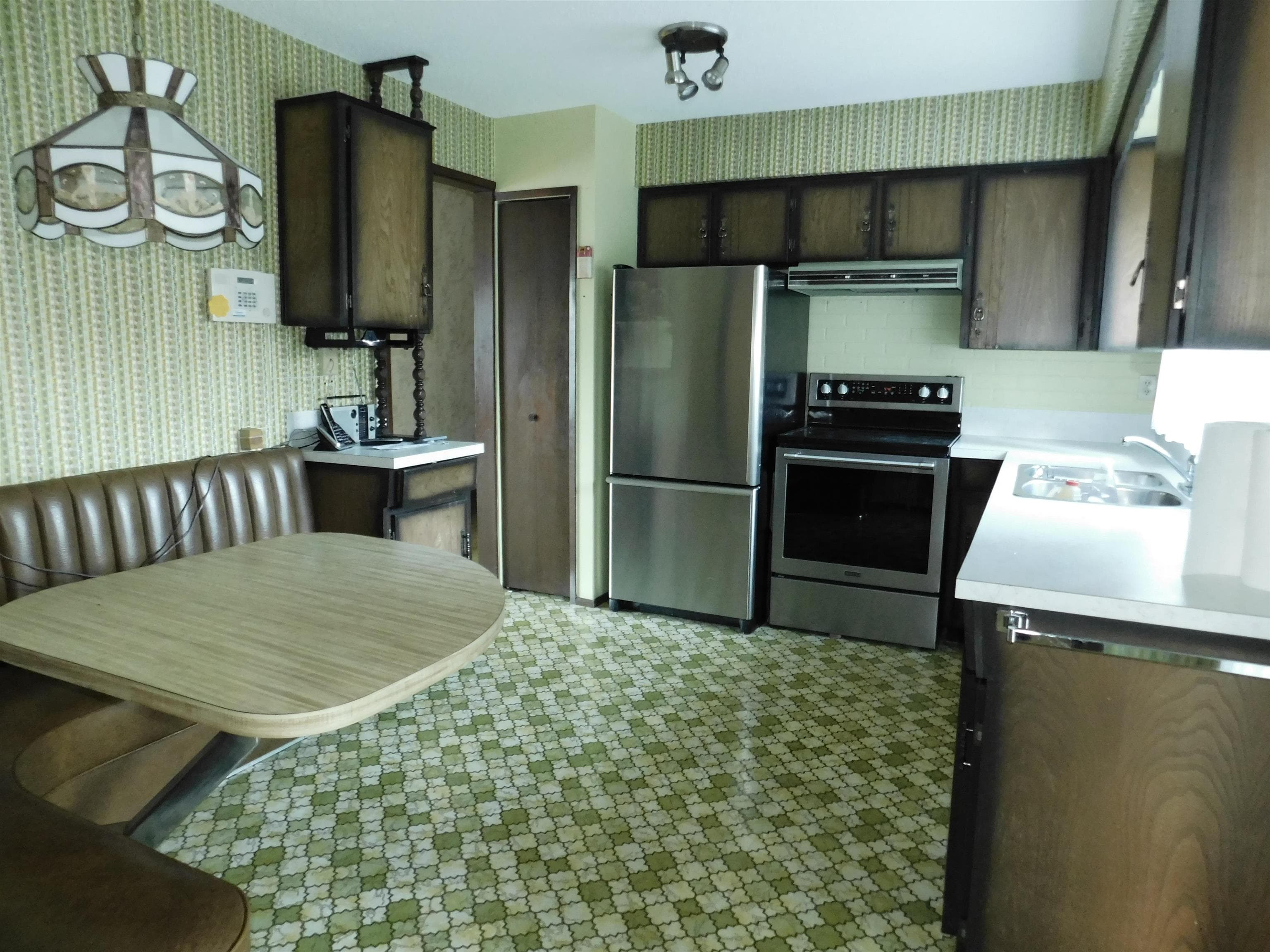 14758 Halstead Place, Surrey, V3R 6S5 — photo 4