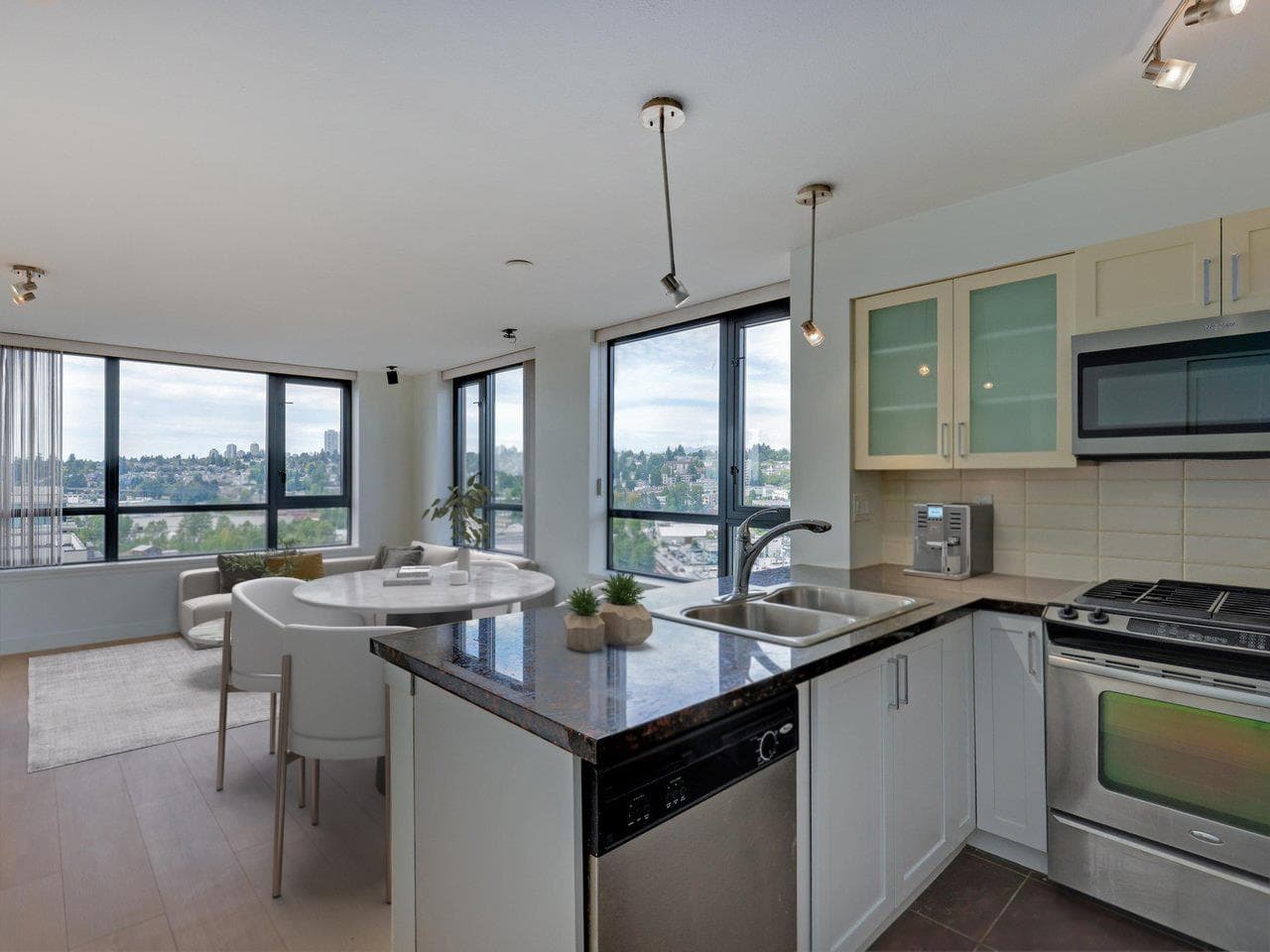 1607 - 1 Renaissance Square, New Westminster, V3M 0B6 — photo 3