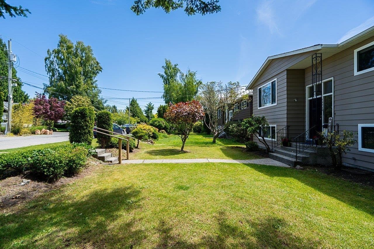 13728 Blackburn Avenue, White Rock, V4B 3B6 — photo 2