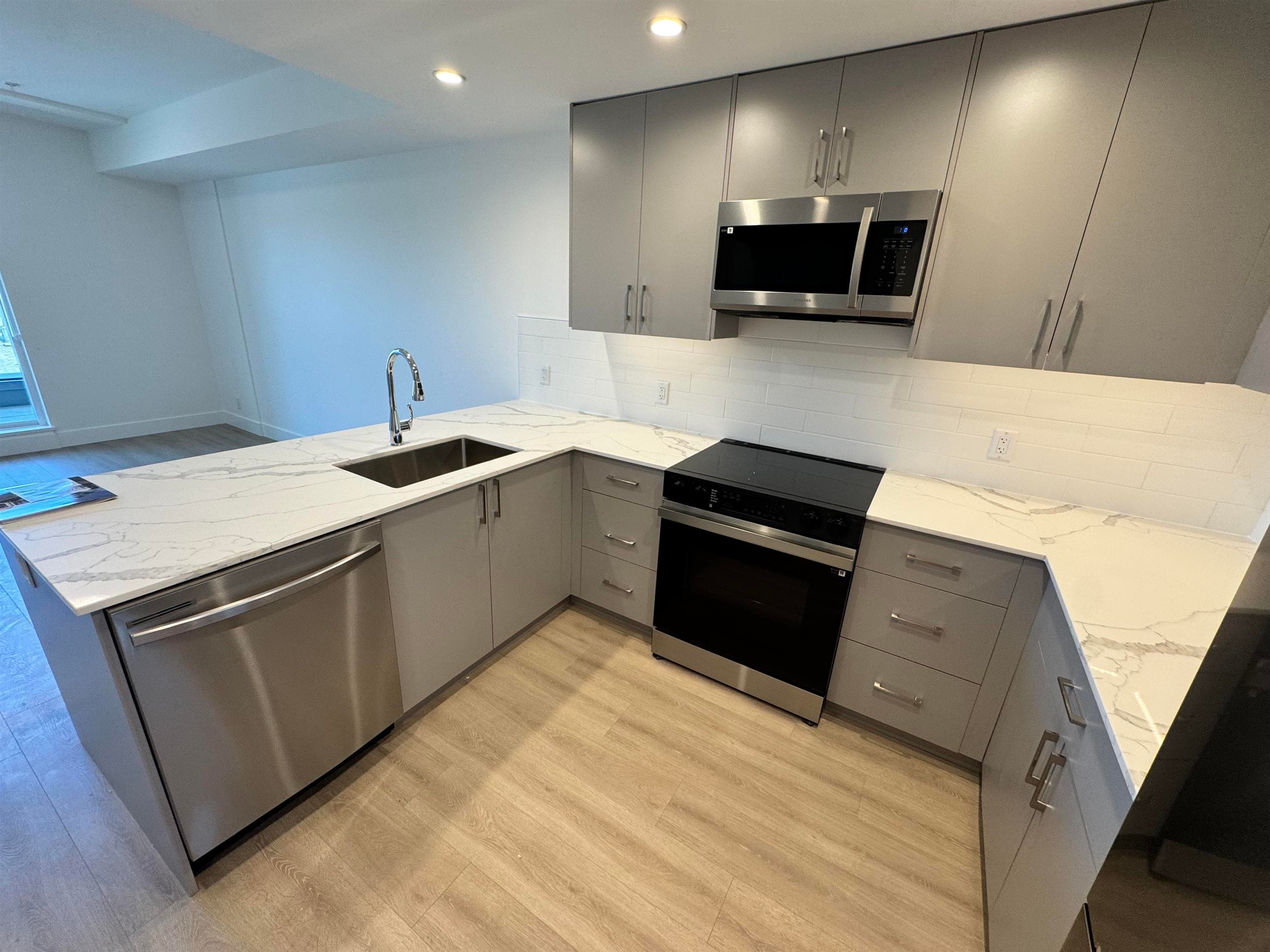 403 - 258 Helmken Road, Cadreb Other, V9B 1S8 — photo 2