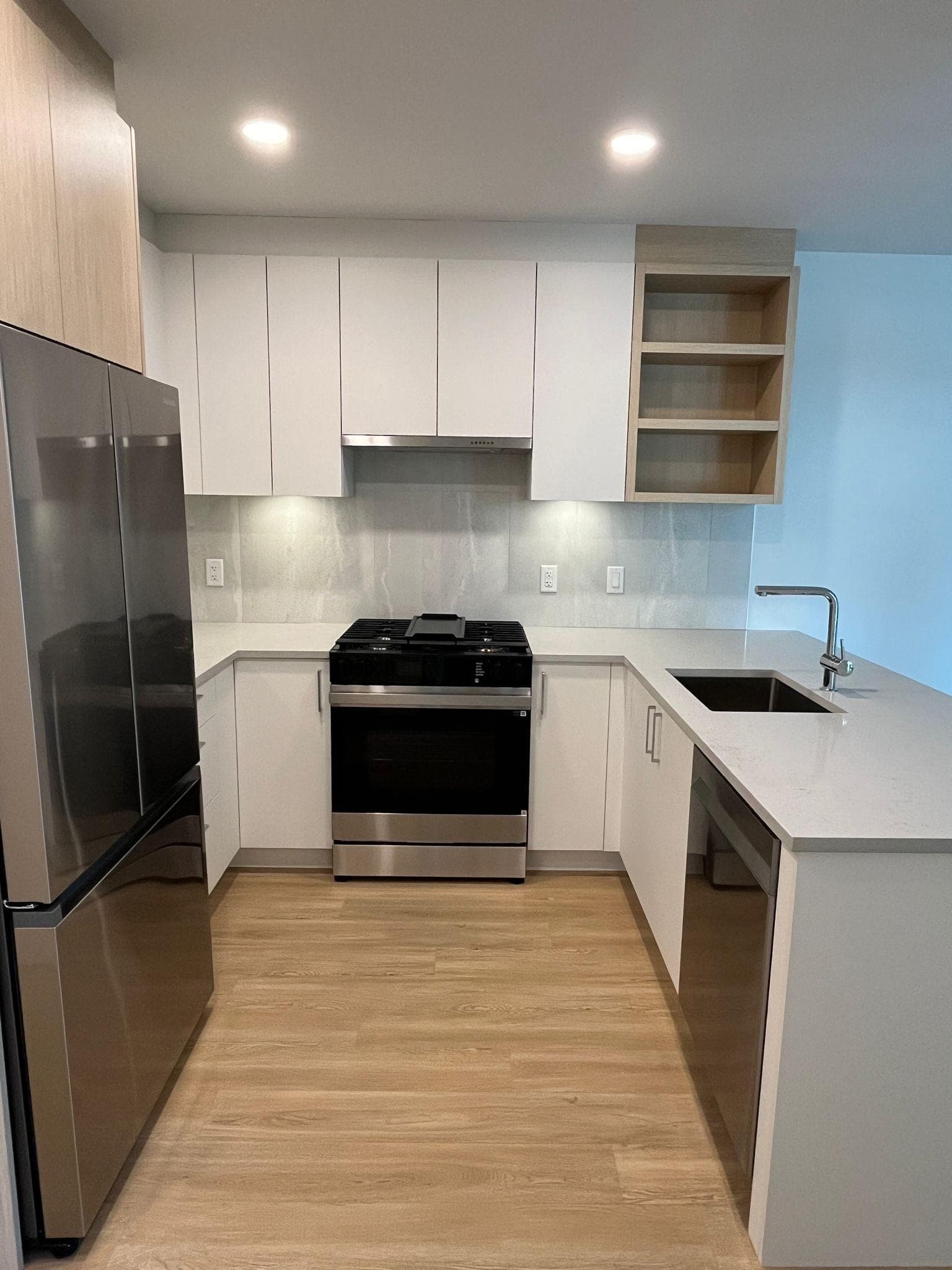 411 - 723 Grover Avenue, Coquitlam, V3J 3C6 — photo 3