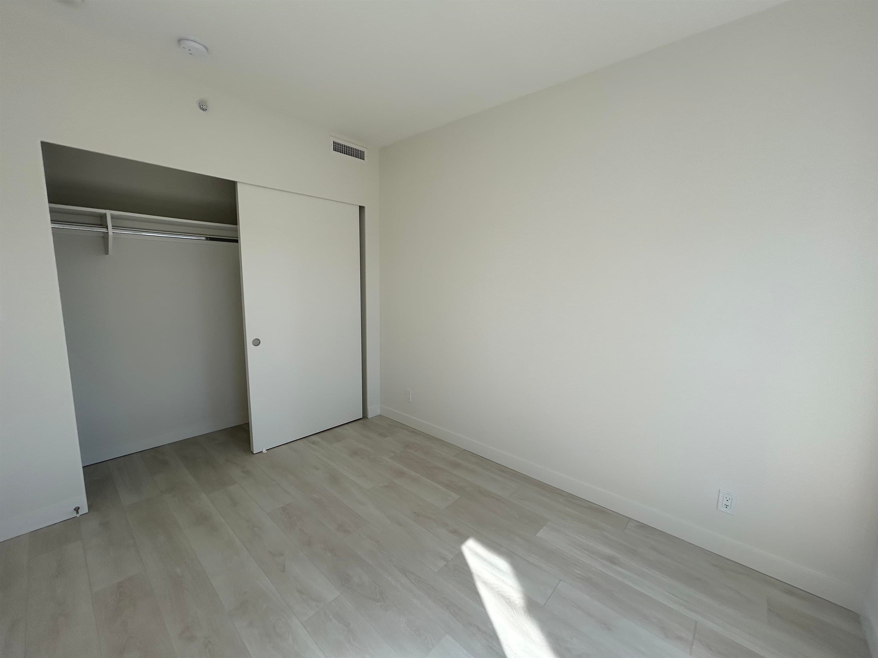 1105 - 537 Cottonwood Avenue, Coquitlam, V3E 2R7 — photo 3