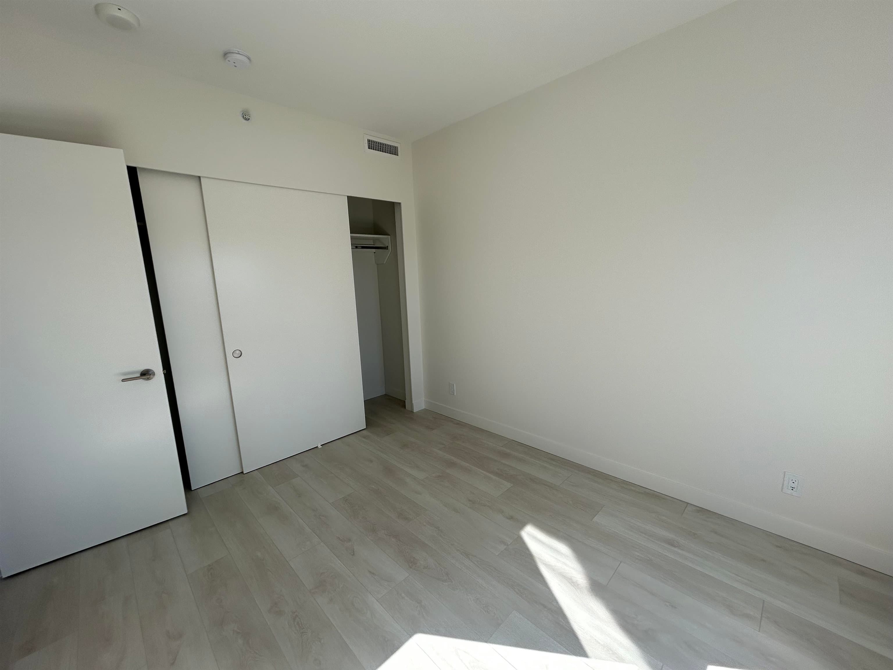 1105 - 537 Cottonwood Avenue, Coquitlam, V3E 2R7 — photo 4