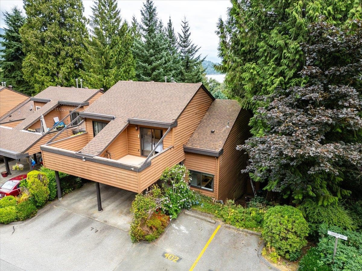 402 Cardiff Way, Port Moody, V3H 3T1 — photo 2