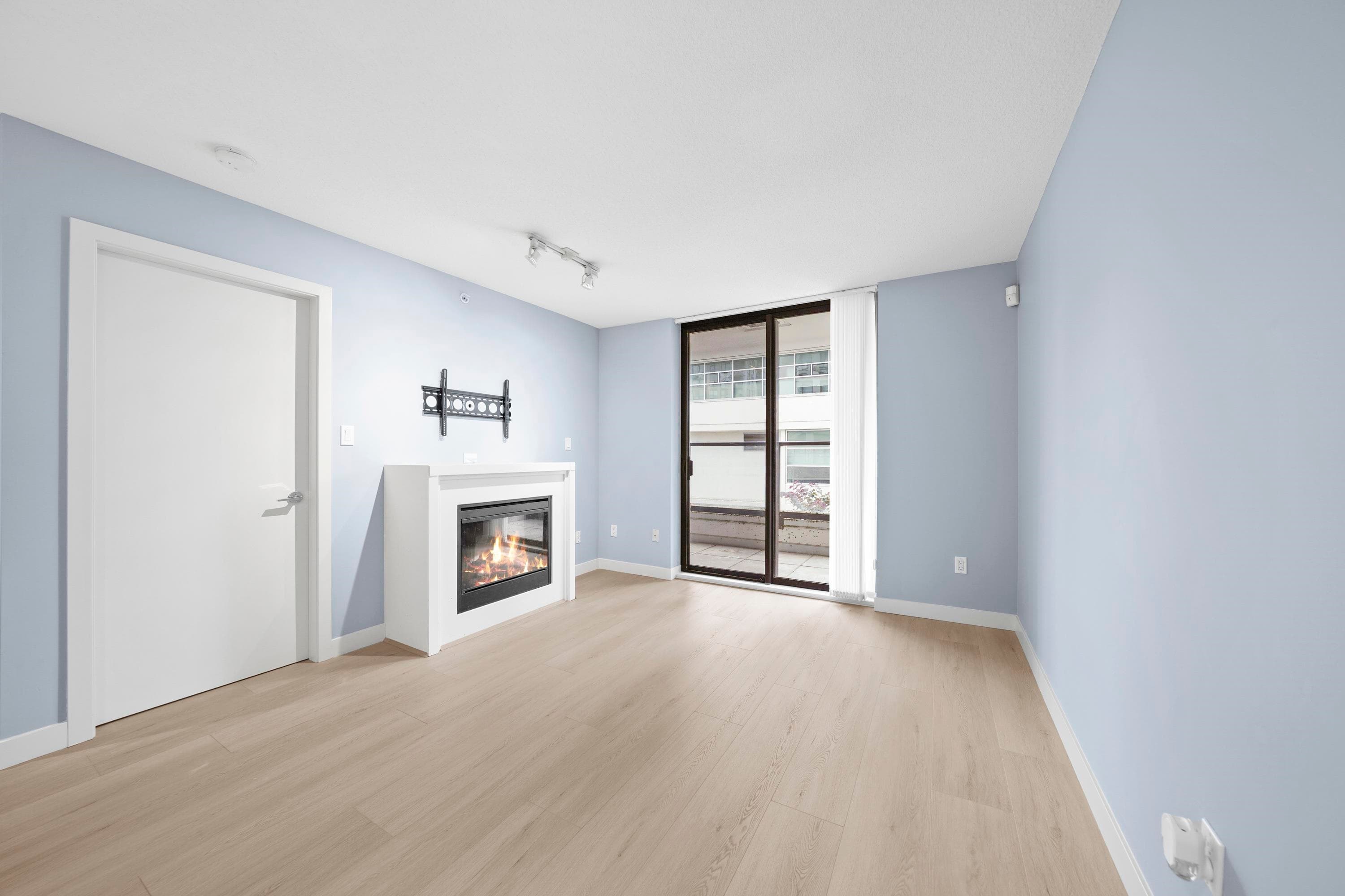 303 - 2979 Glen Drive, Coquitlam, V3B 0B2 — photo 4
