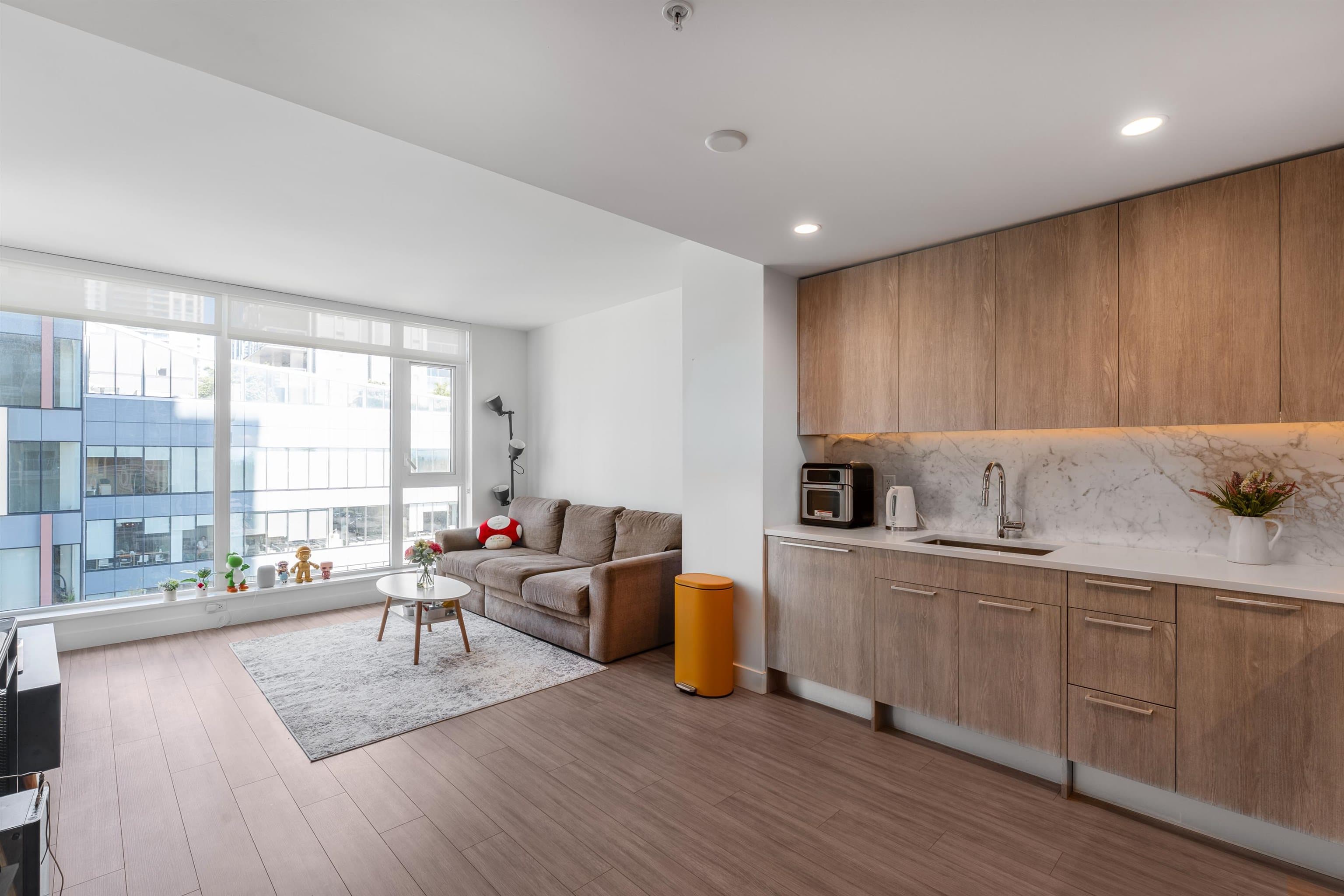 807 - 6398 Silver Avenue, Burnaby, V5H 0K7 — photo 2