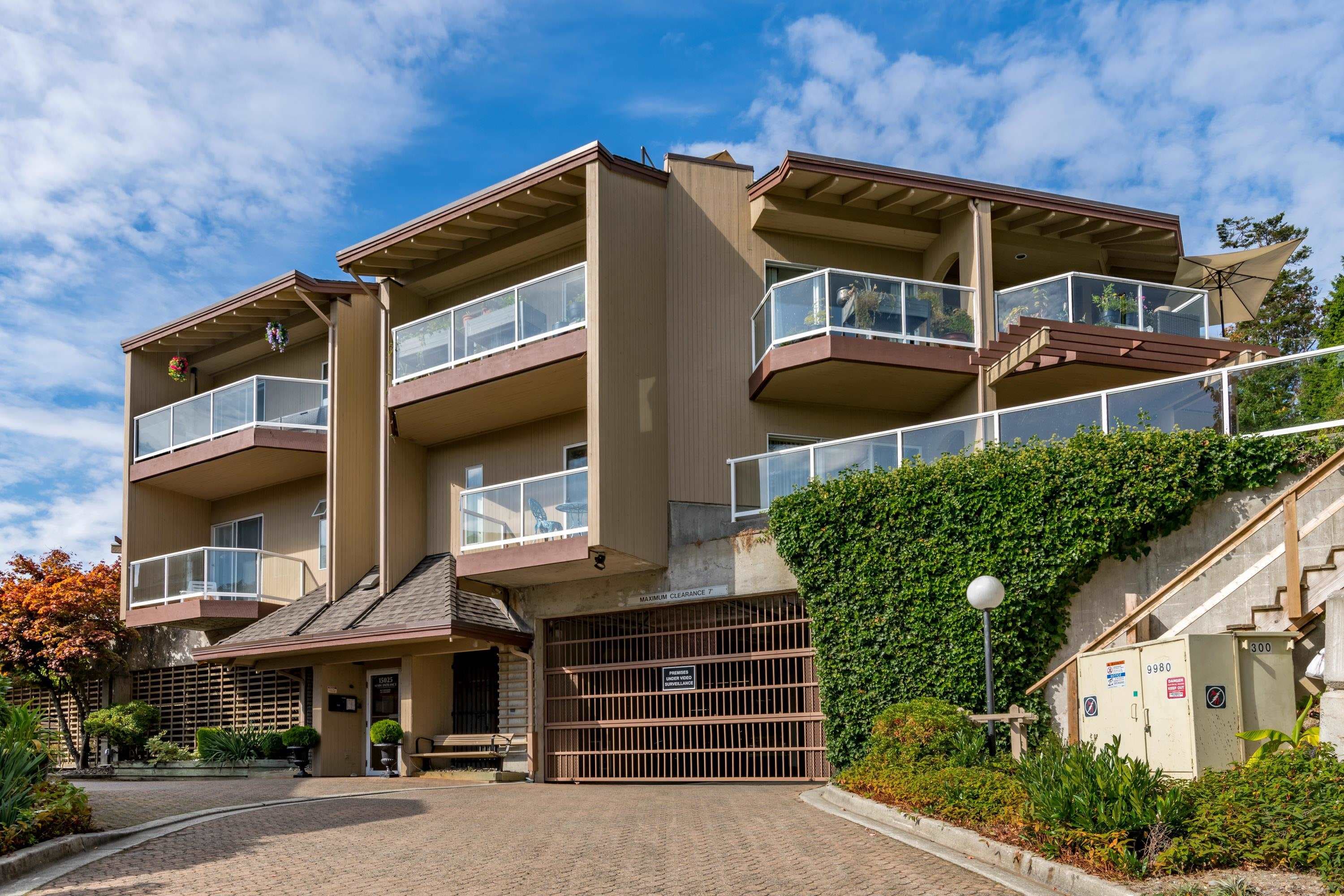 402 - 15025 Victoria Avenue, White Rock, V4B 1G2 — photo 2