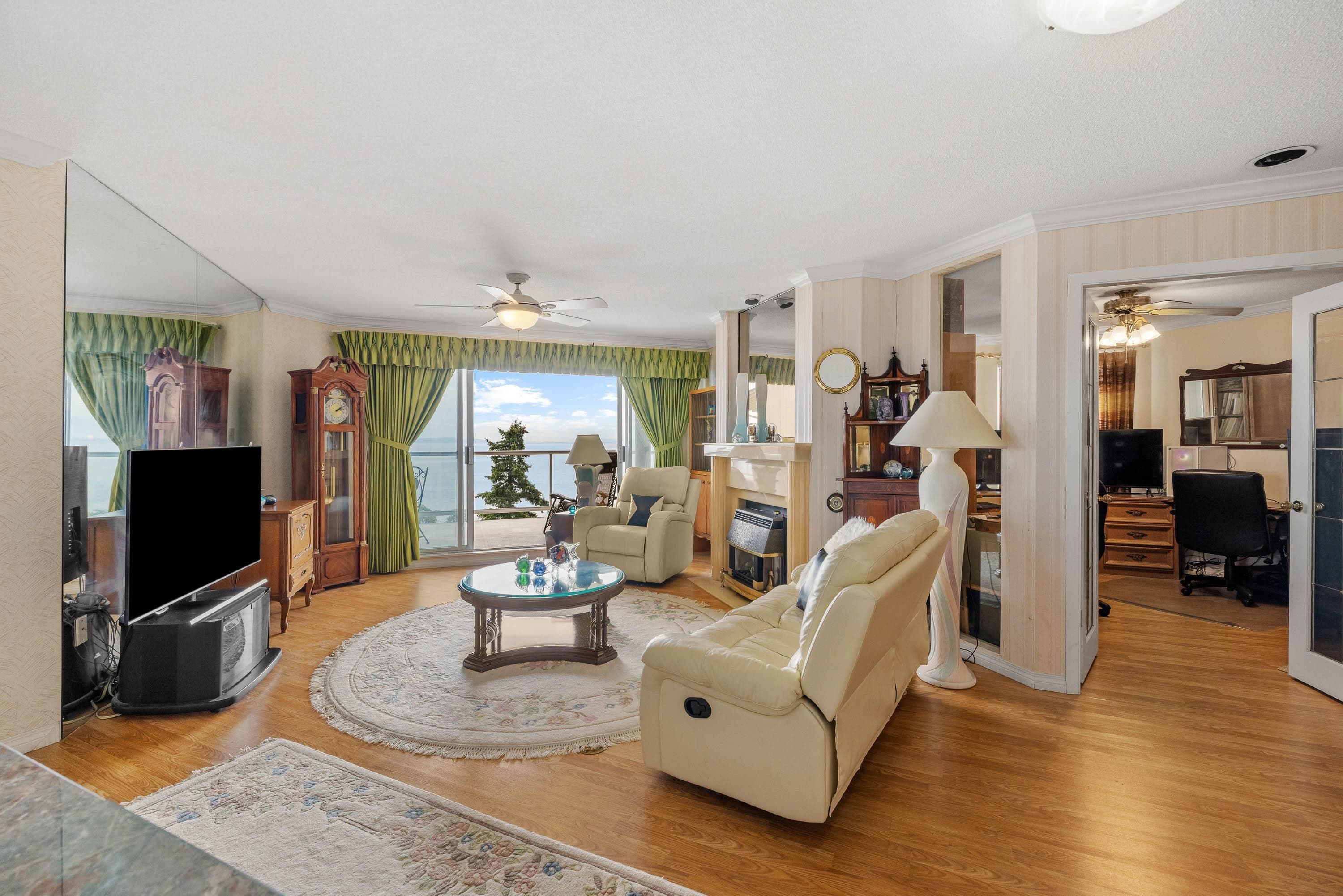 402 - 15025 Victoria Avenue, White Rock, V4B 1G2 — photo 4