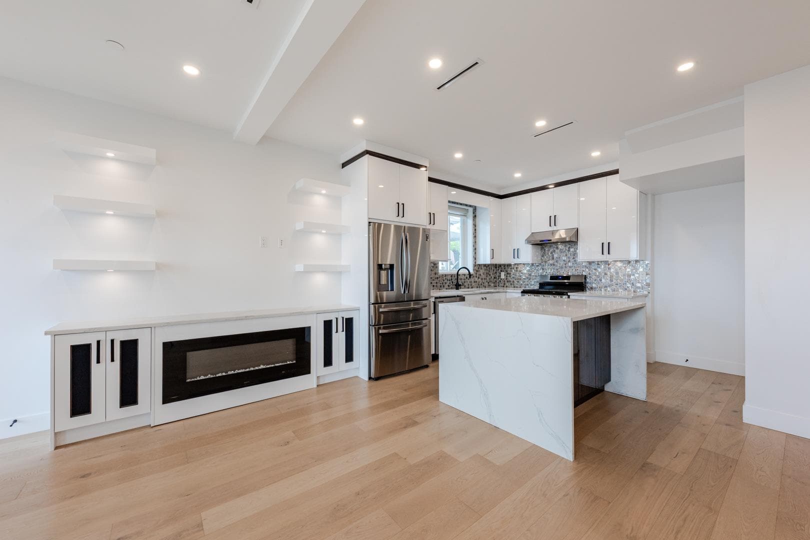 2723 Turner Street, Vancouver, V5K 2G8 — photo 2