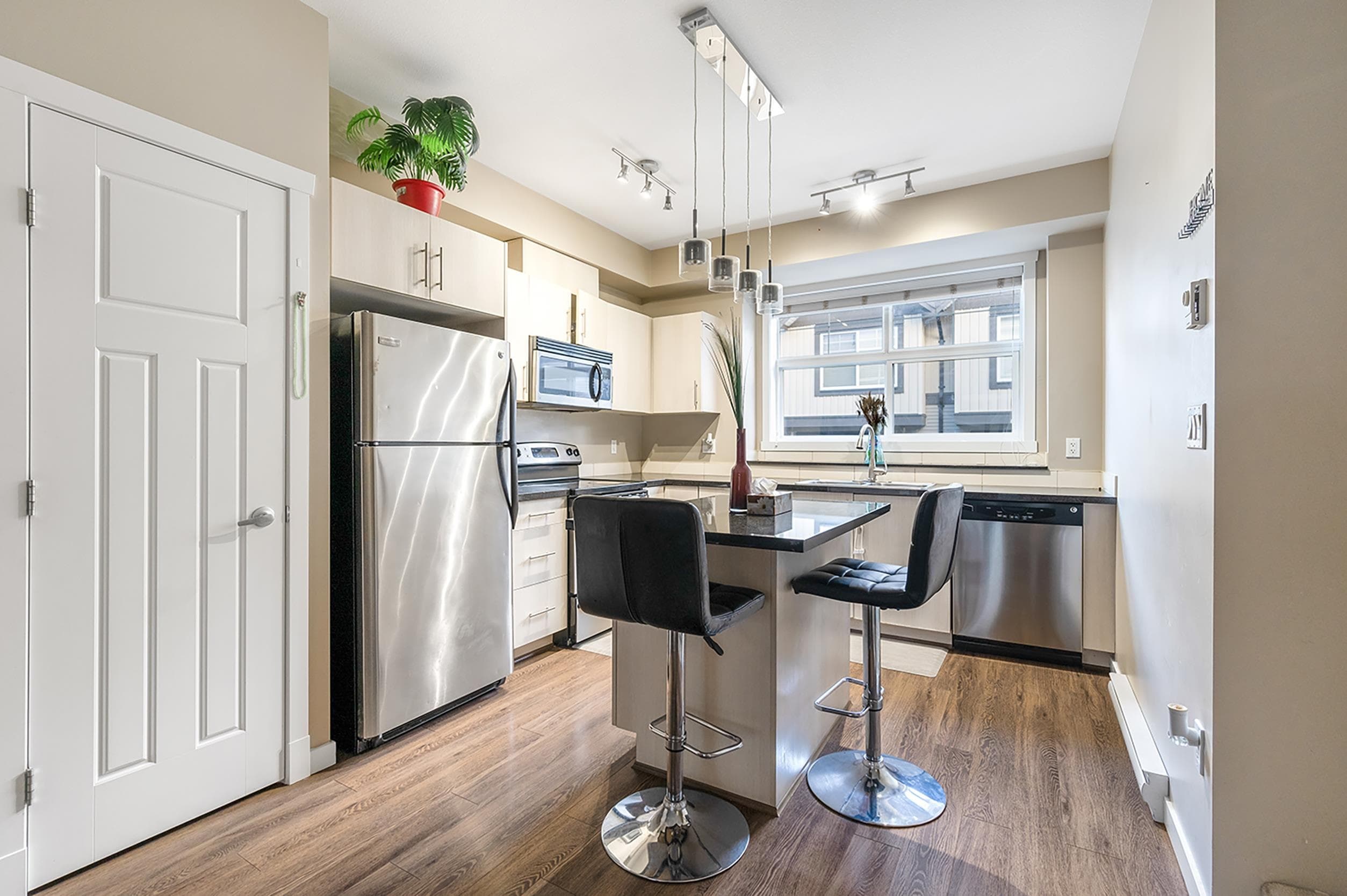 81 - 6123 138 Street, Surrey, V3X 1P8 — photo 2