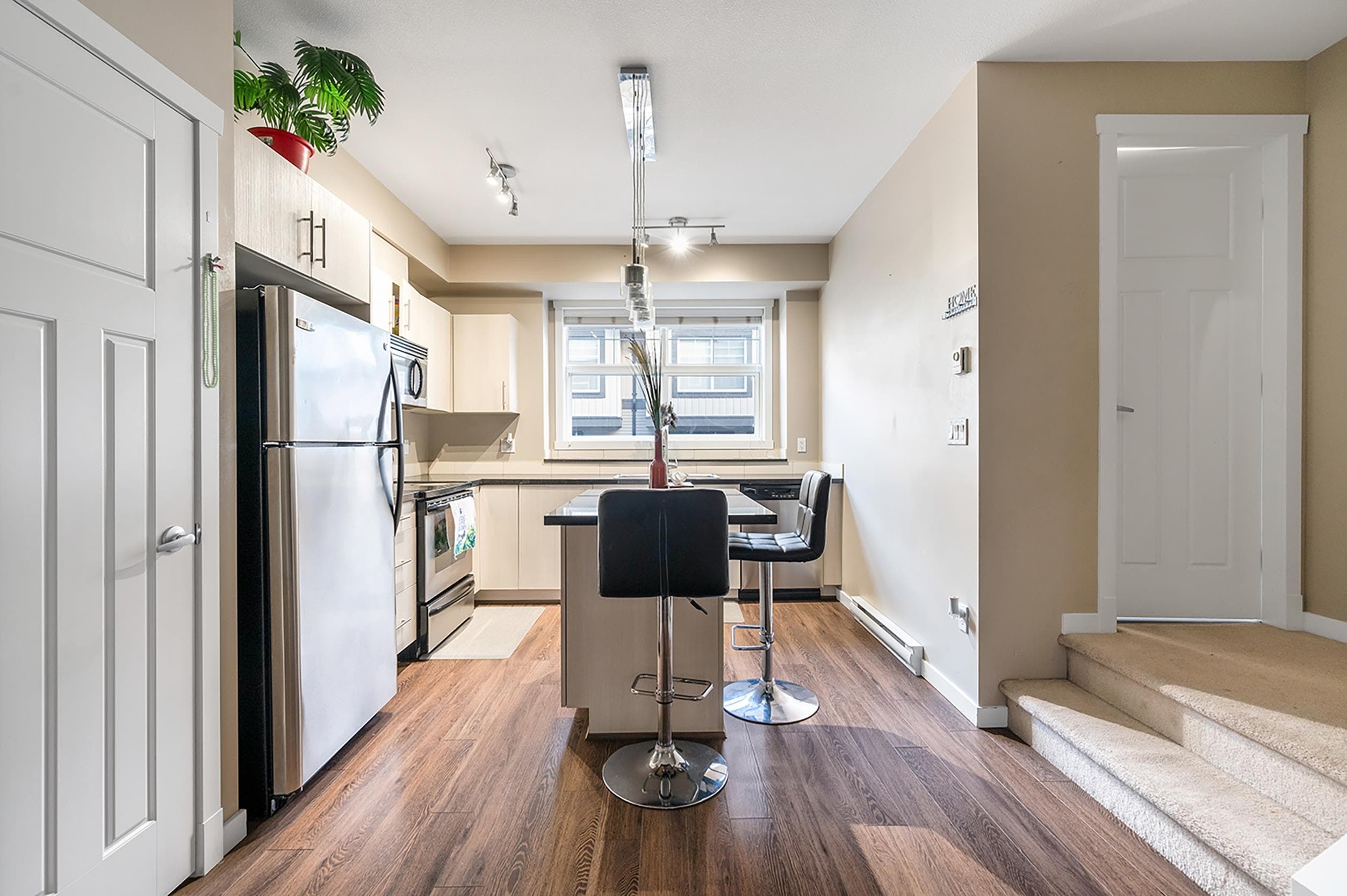 81 - 6123 138 Street, Surrey, V3X 1P8 — photo 4
