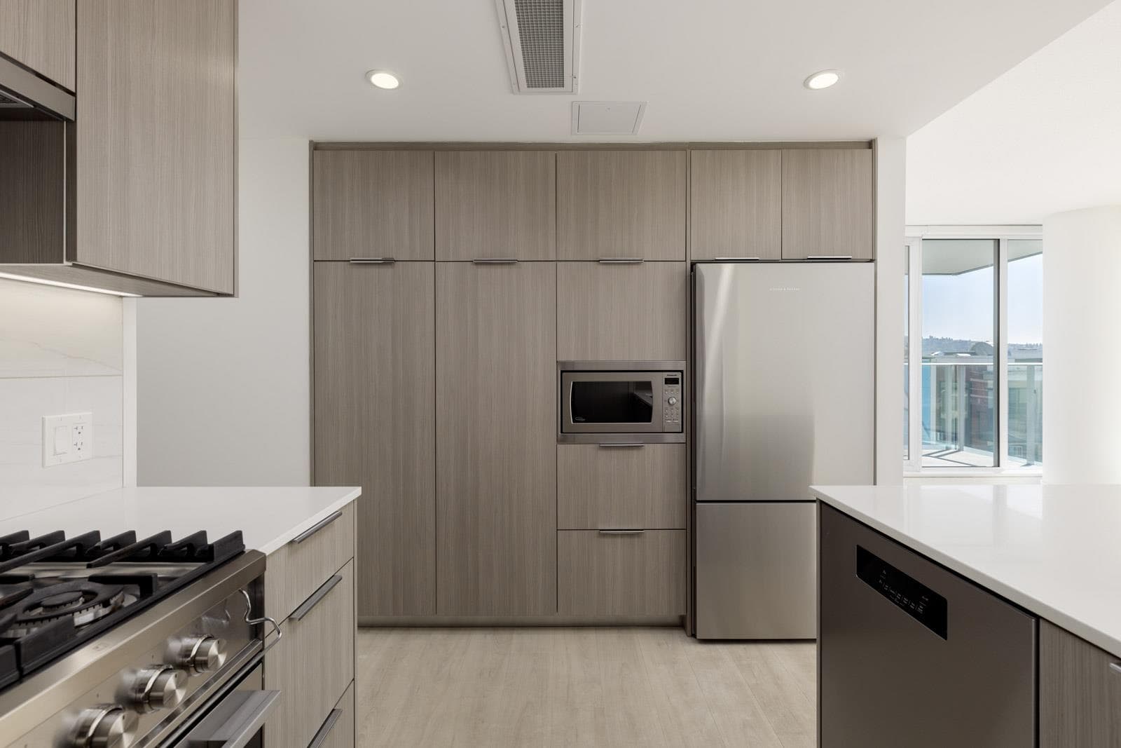 703 - 1471 Hunter Street, North Vancouver, V7J 1H3 — photo 4