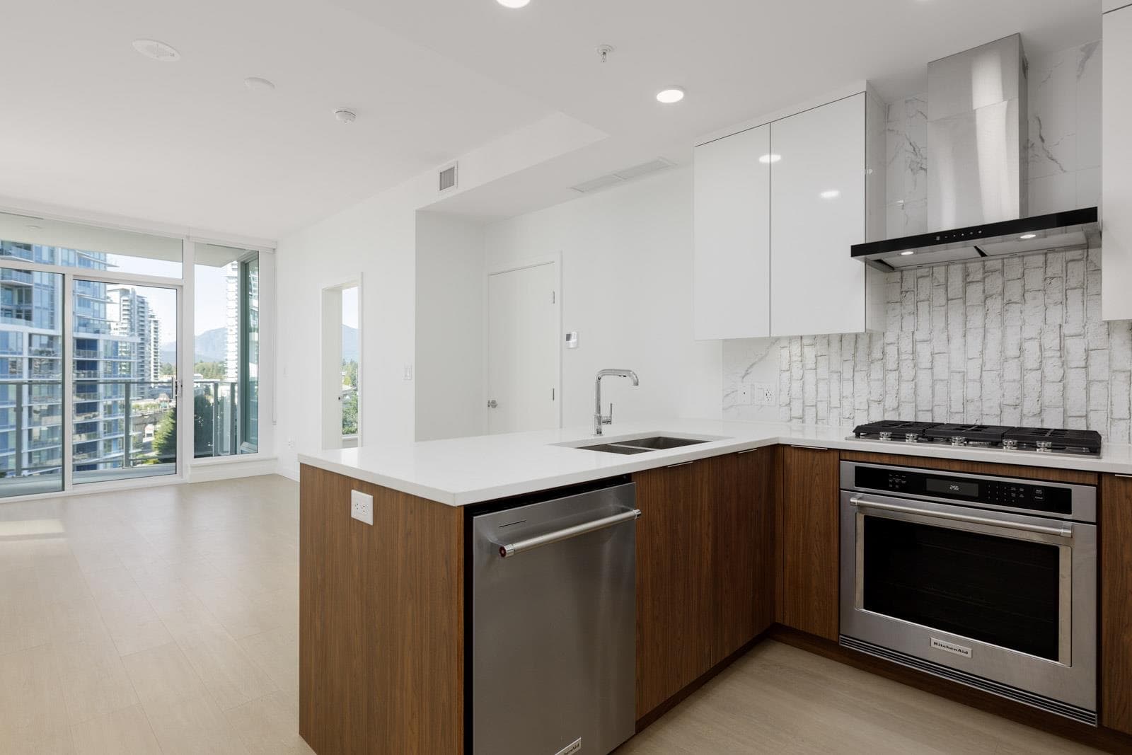 902 - 699 Whiting Way, Coquitlam, V3J 0N7 — photo 1