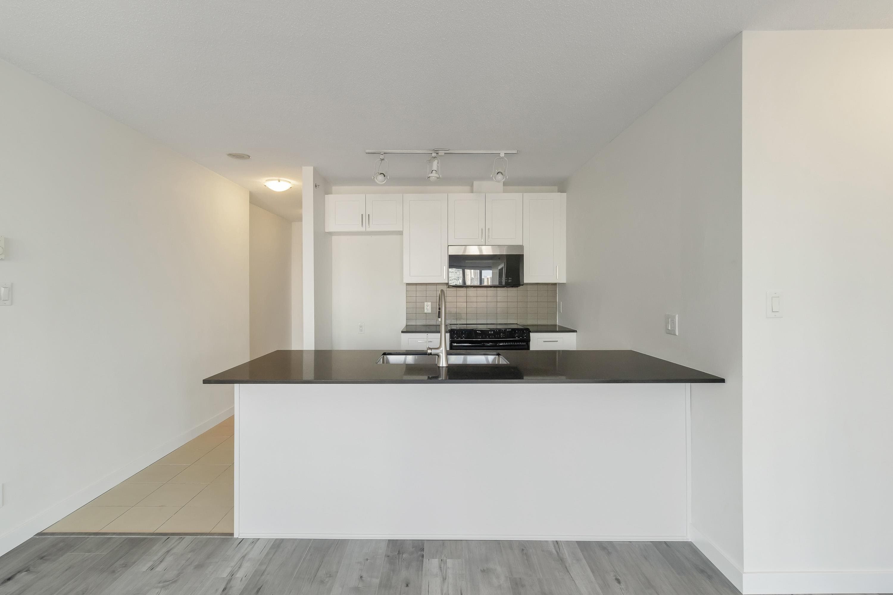 502 - 13618 100 Avenue, Surrey, V3T 0A8 — photo 5
