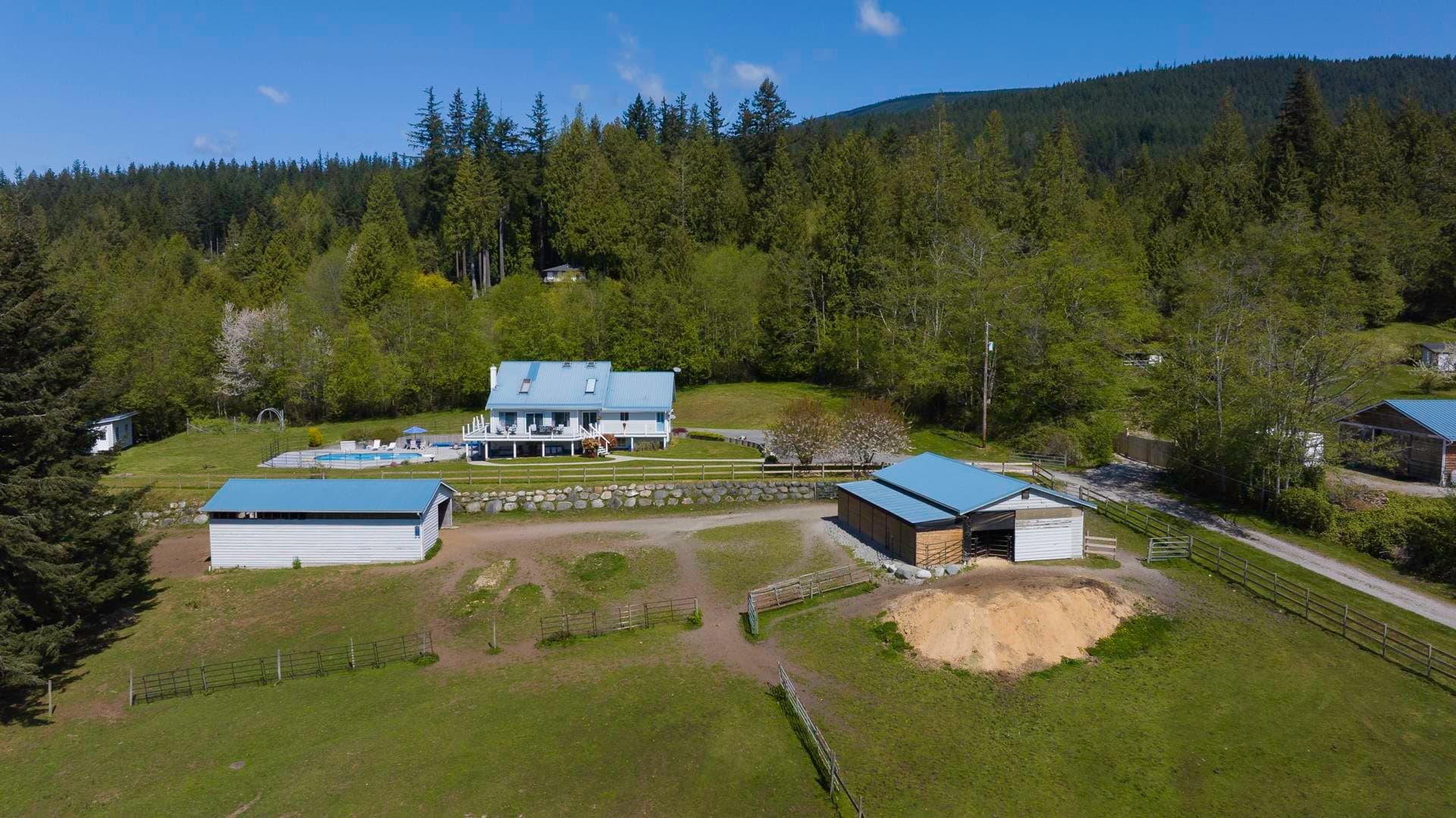 2010 Ranch Road, Roberts Creek, V0N 2W5 — photo 5