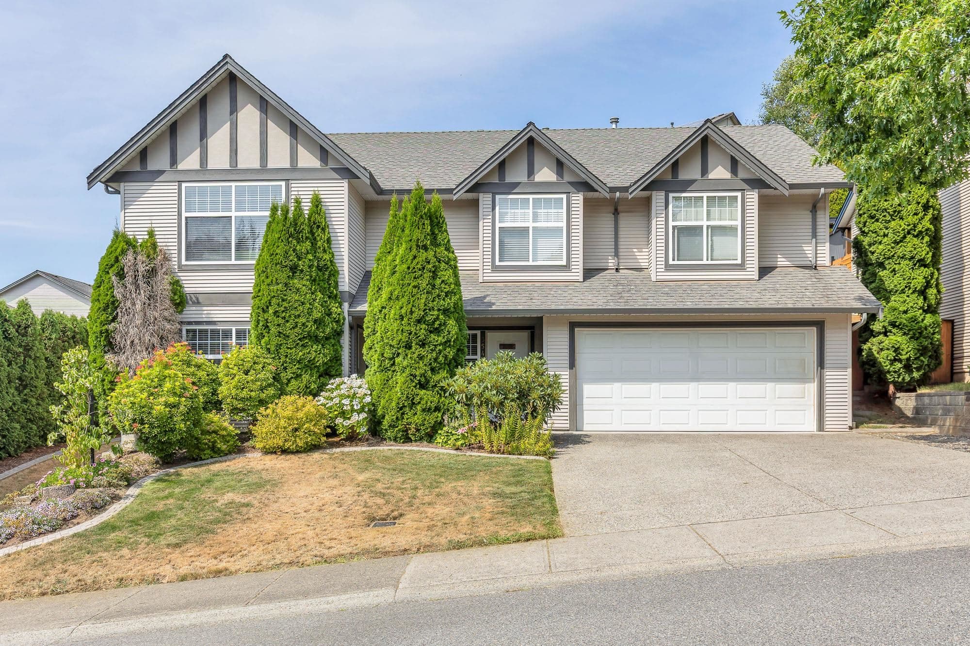35479 Tweedsmuir Drive, Abbotsford, V3G 2X8 — photo 1