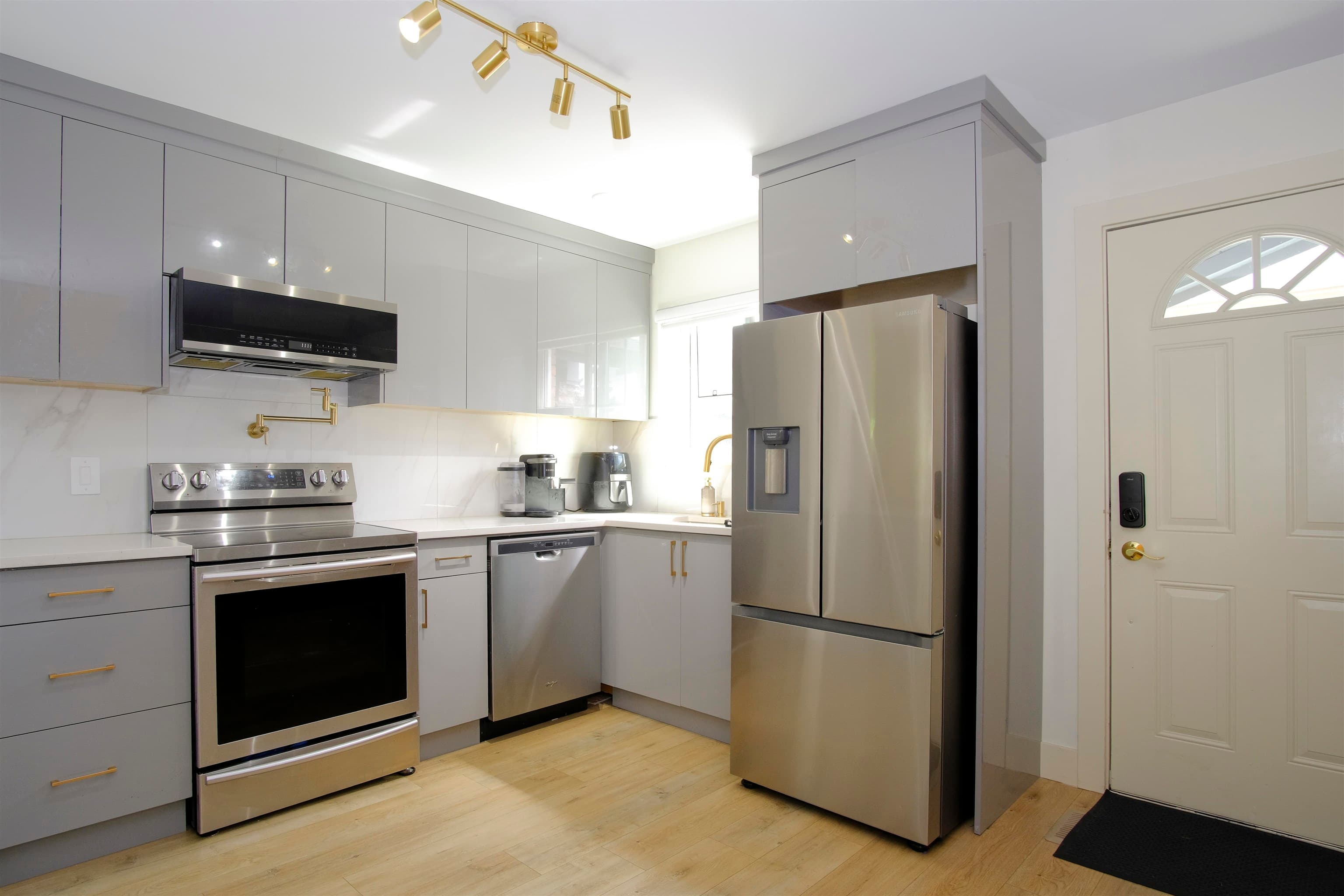10 - 10736 Guildford Drive, Surrey, V3R 1W6 — photo 5