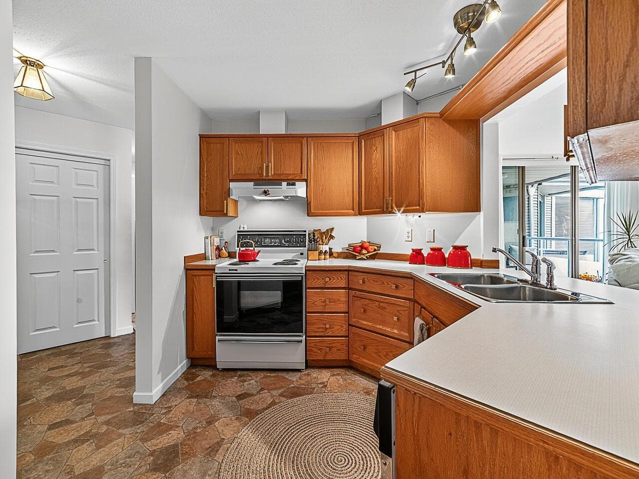 402 - 68 Richmond Street, New Westminster, V3L 5S2 — photo 3