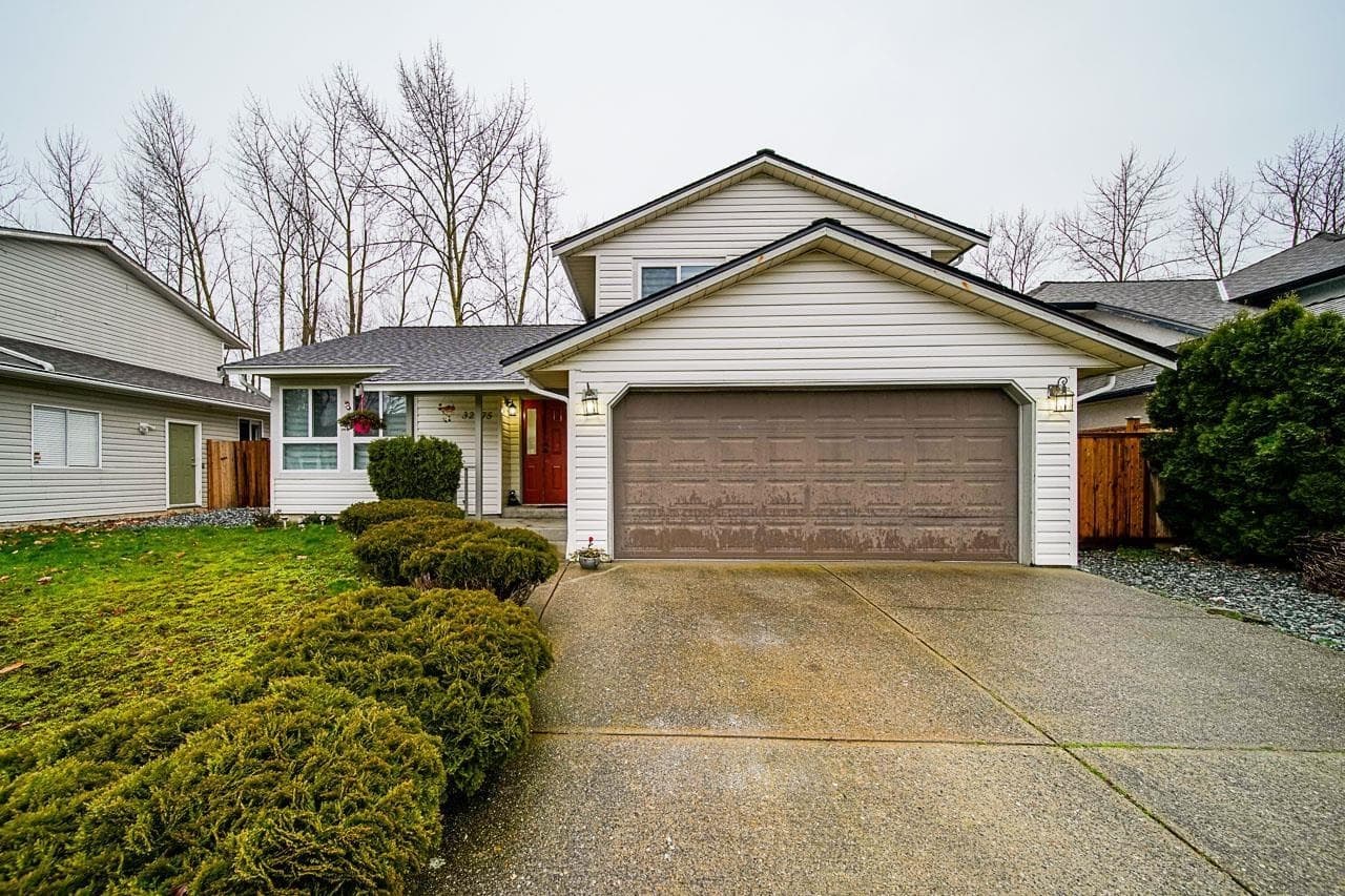 32275 Clinton Avenue, Abbotsford, V2T 5B3 — photo 1