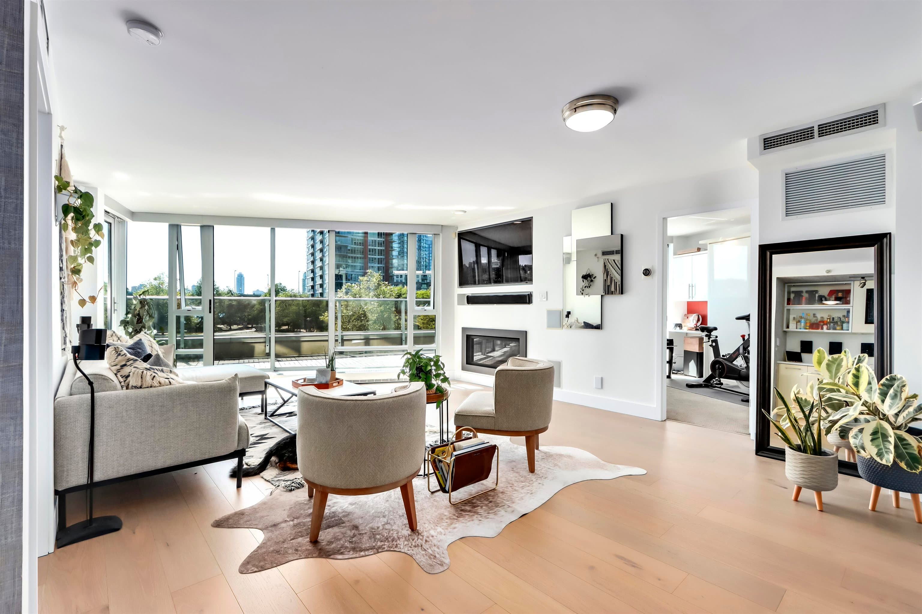 303 - 8 Smithe Mews, Vancouver, V6B 0A5 — photo 2