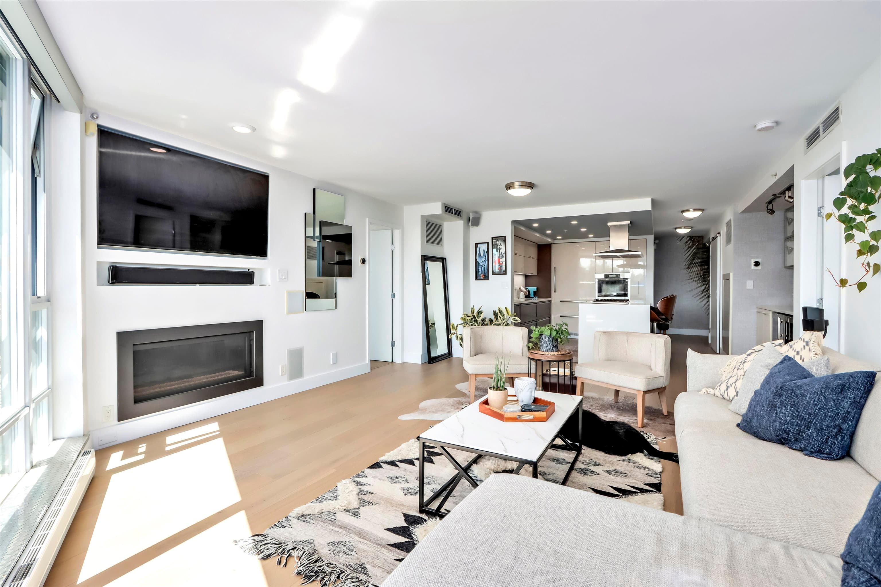 303 - 8 Smithe Mews, Vancouver, V6B 0A5 — photo 5