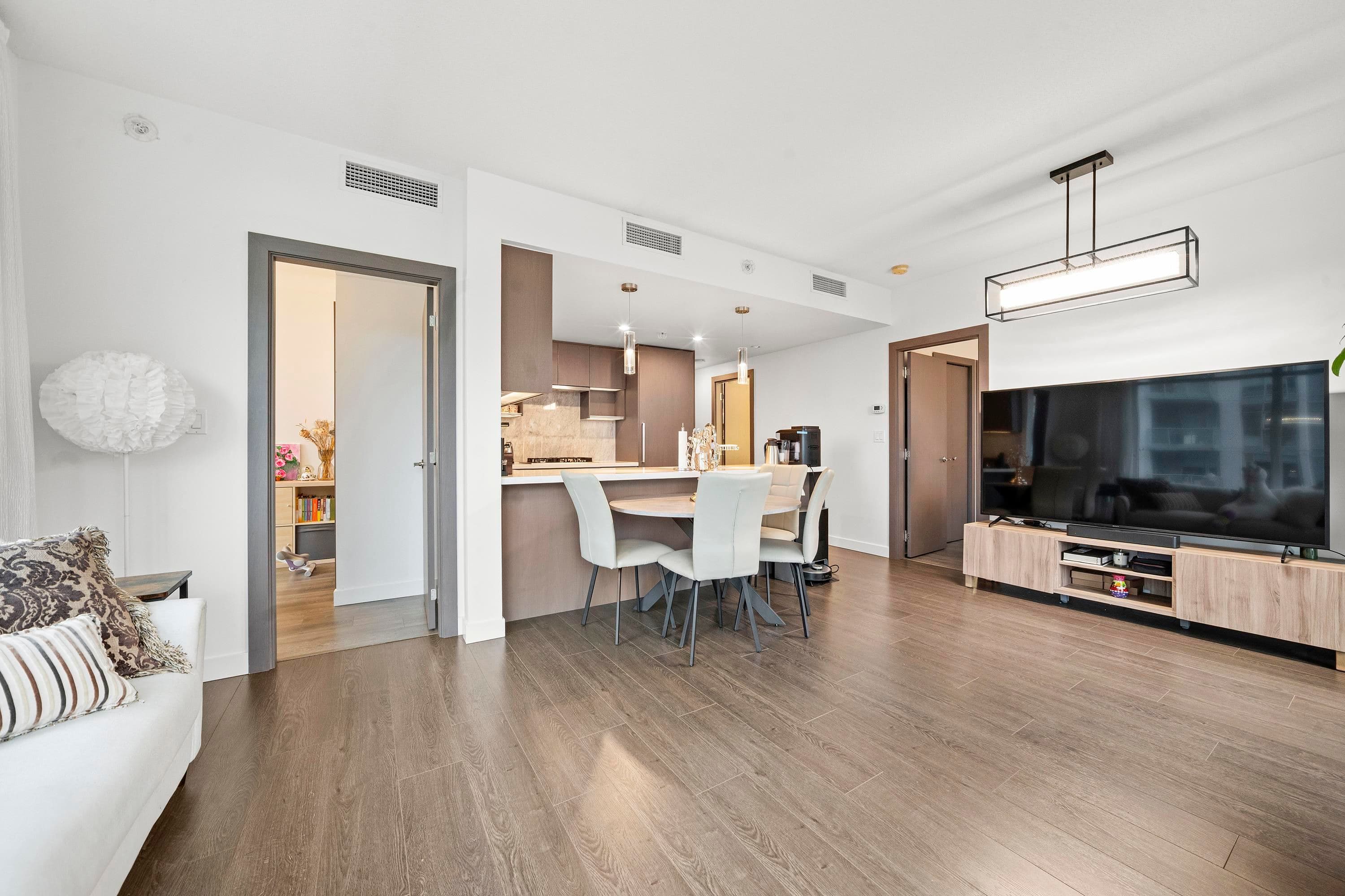 601 - 6538 Nelson Avenue, Burnaby, V5H 0G5 — photo 2