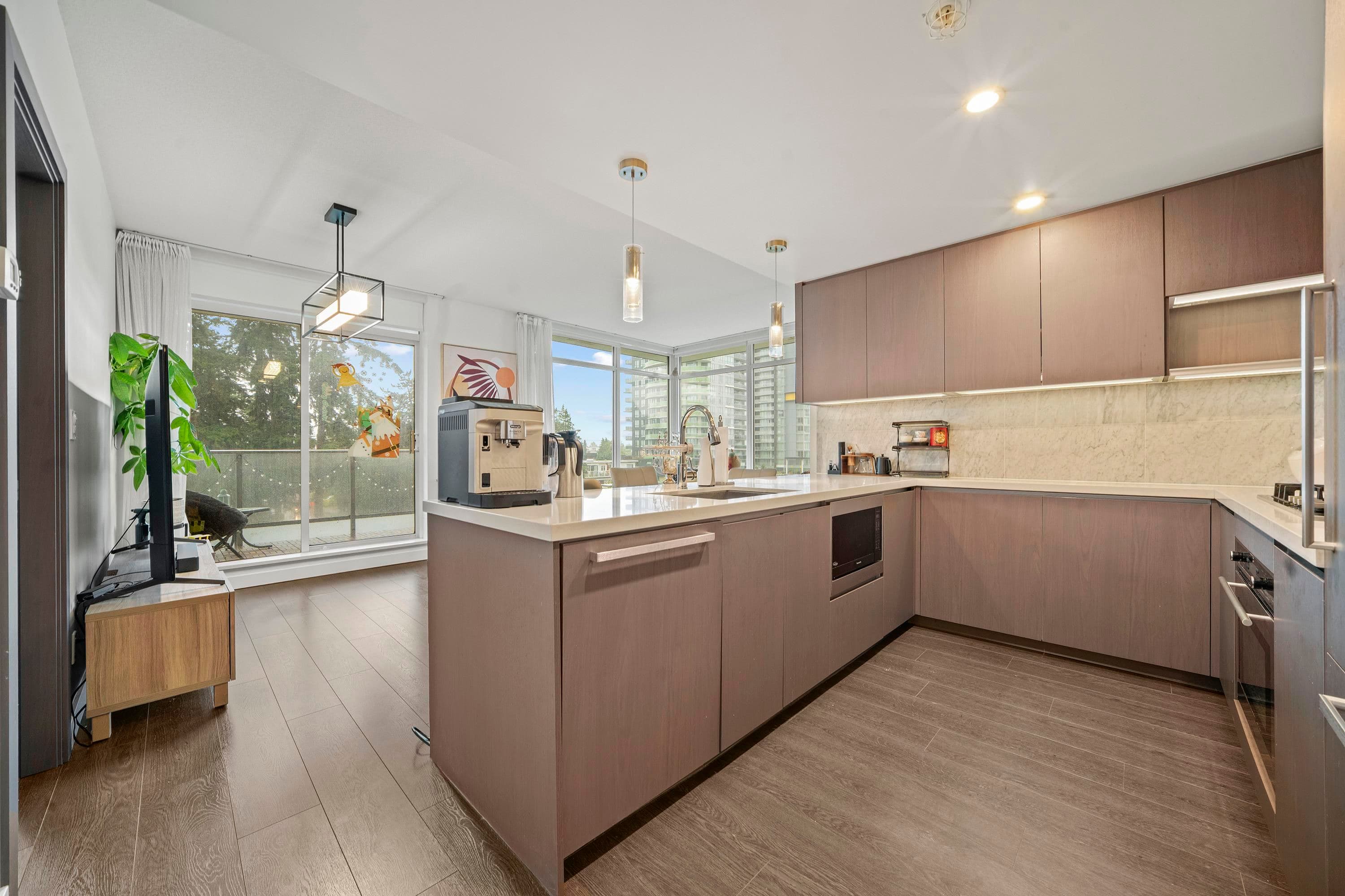 601 - 6538 Nelson Avenue, Burnaby, V5H 0G5 — photo 3