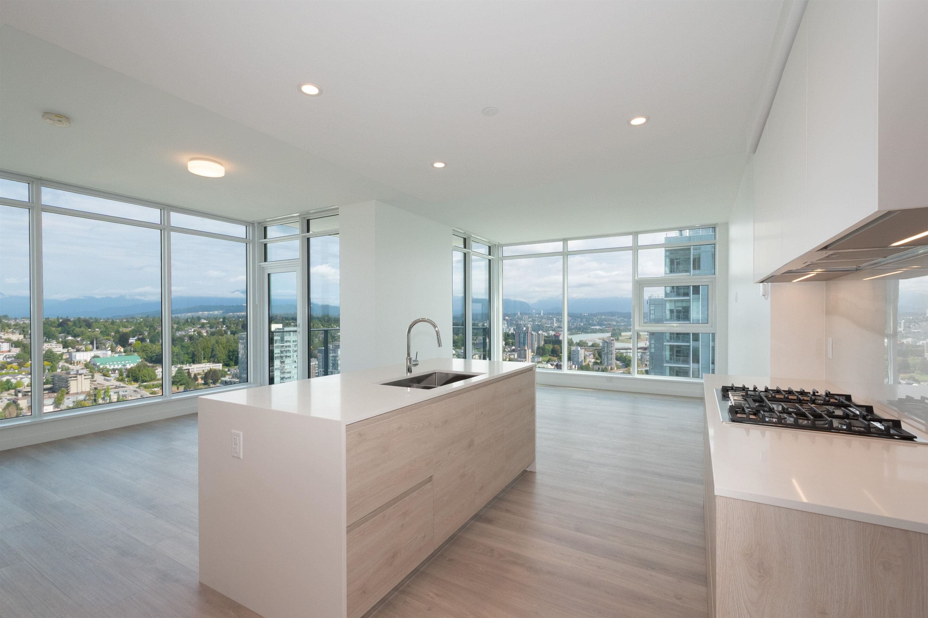 4004 - 680 Quayside Drive, New Westminster, V3M 0P2 — photo 2