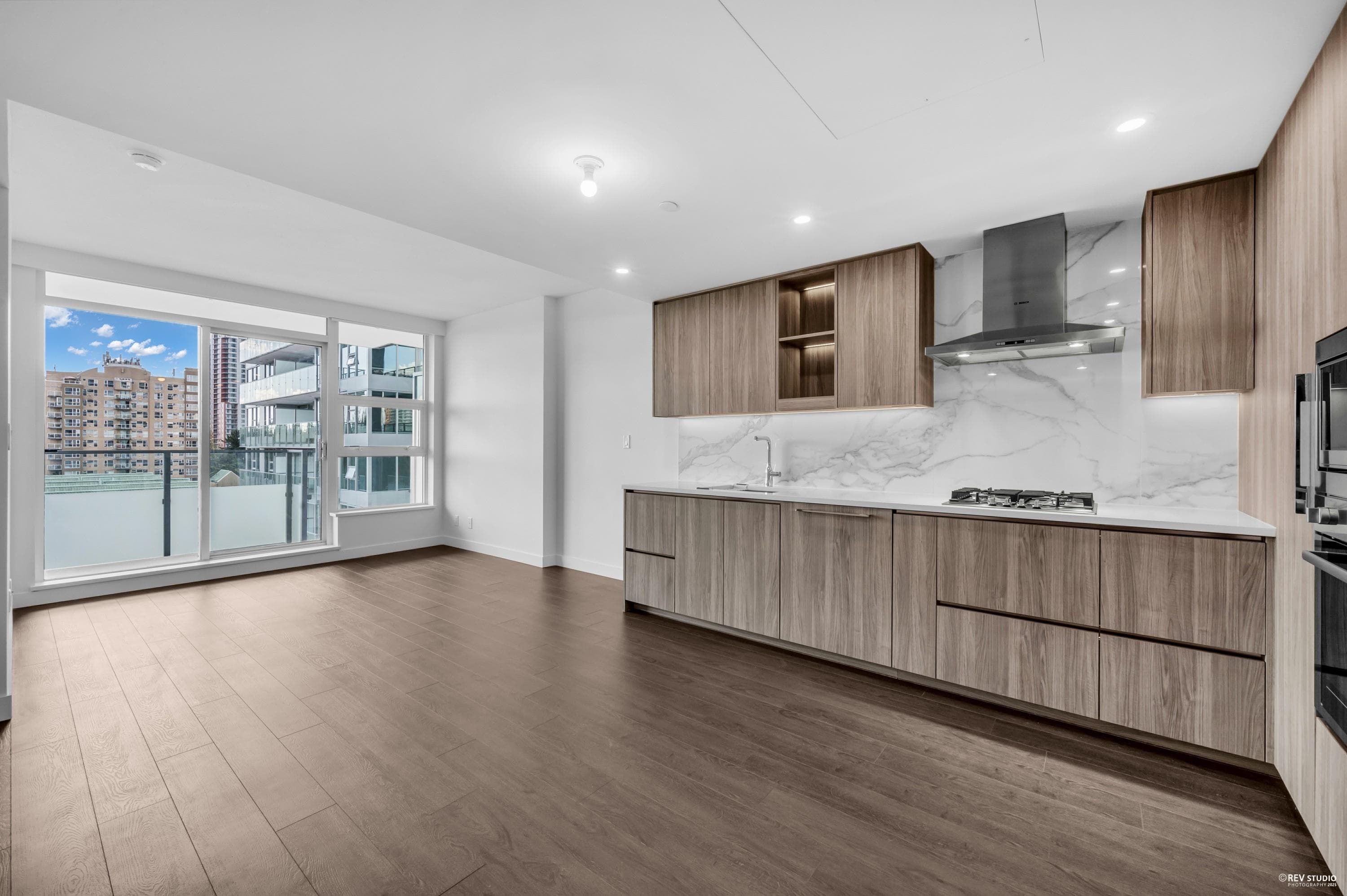 805 - 13778 100 Avenue, Surrey, V3T 0V3 — photo 4