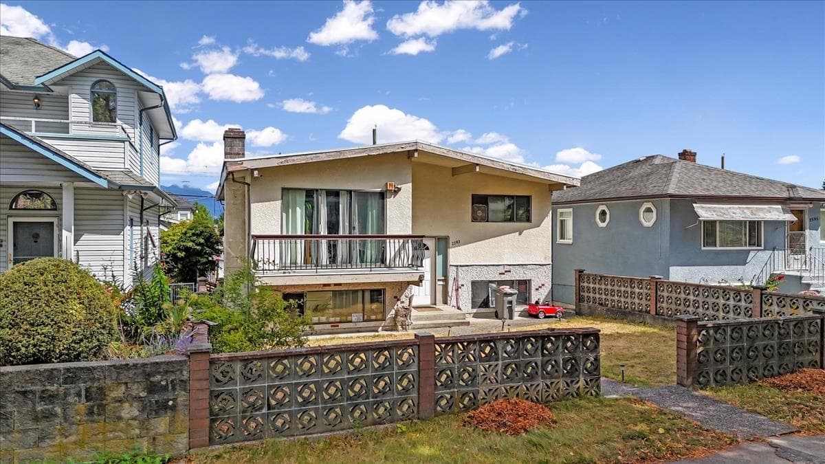 2593 E 25th Avenue, Vancouver