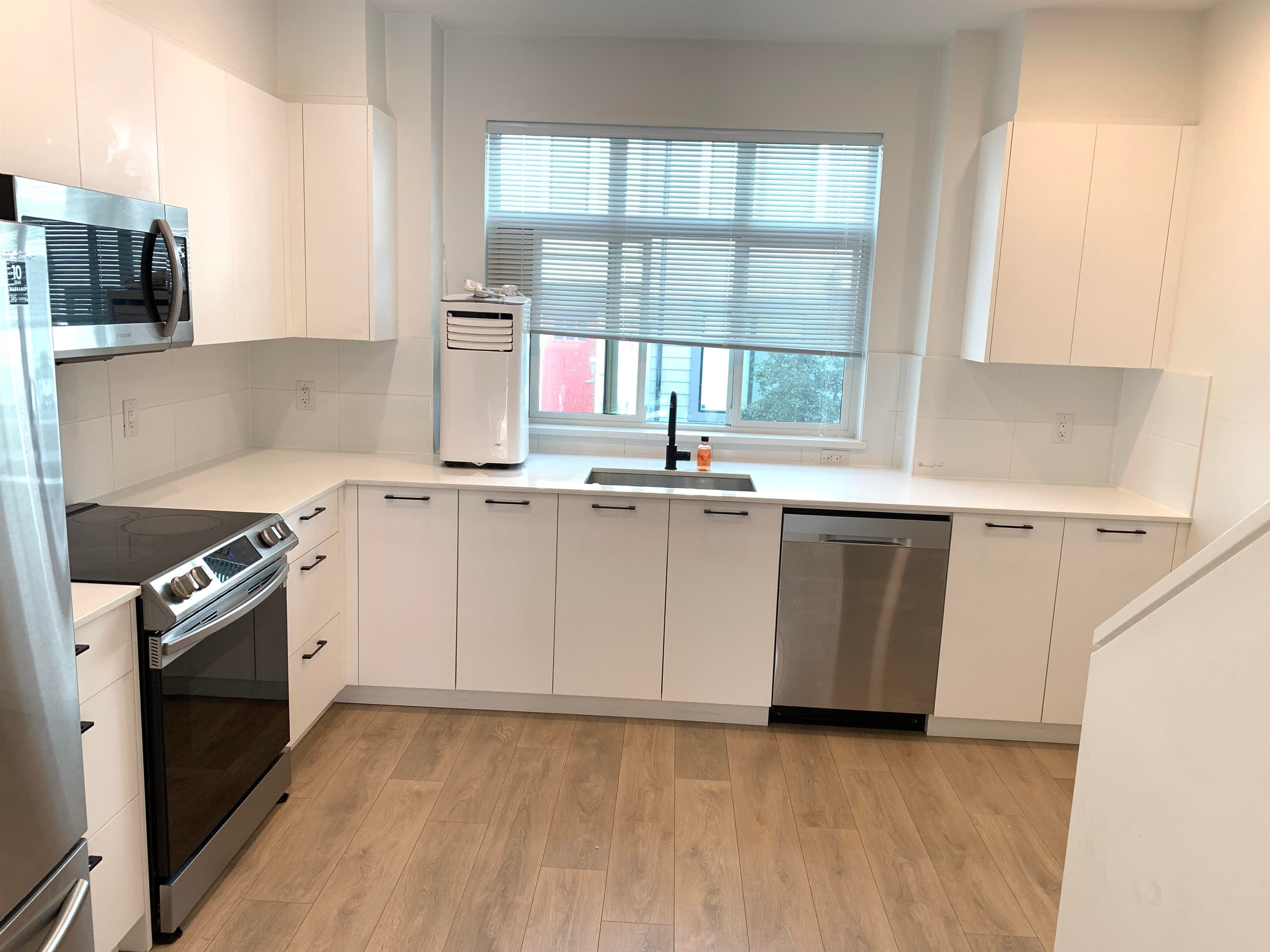 146 - 15235 Sitka Drive, Surrey, V3S 0A9 — photo 4