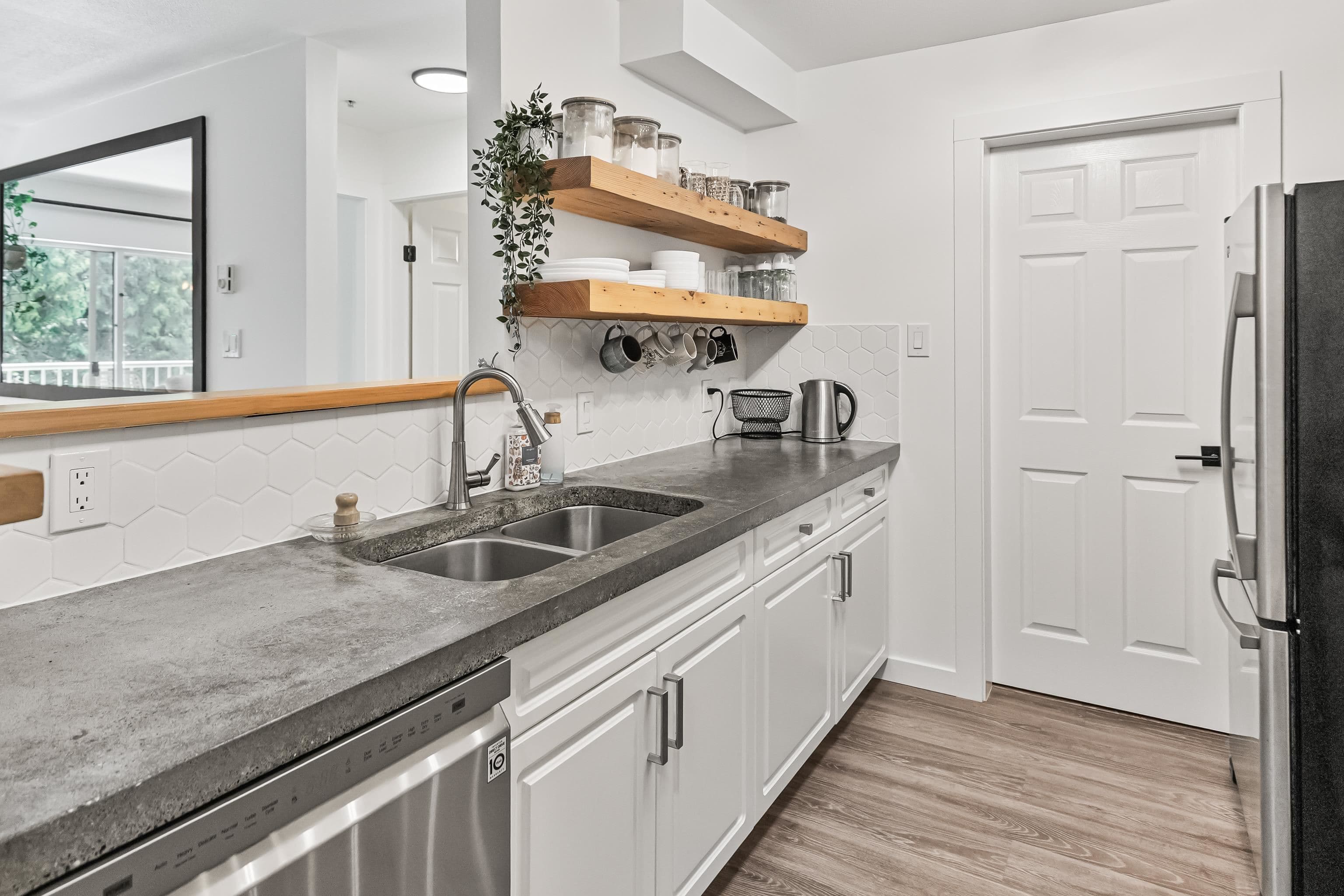 404 - 12206 224 Street, Maple Ridge, V2X 6B8 — photo 2