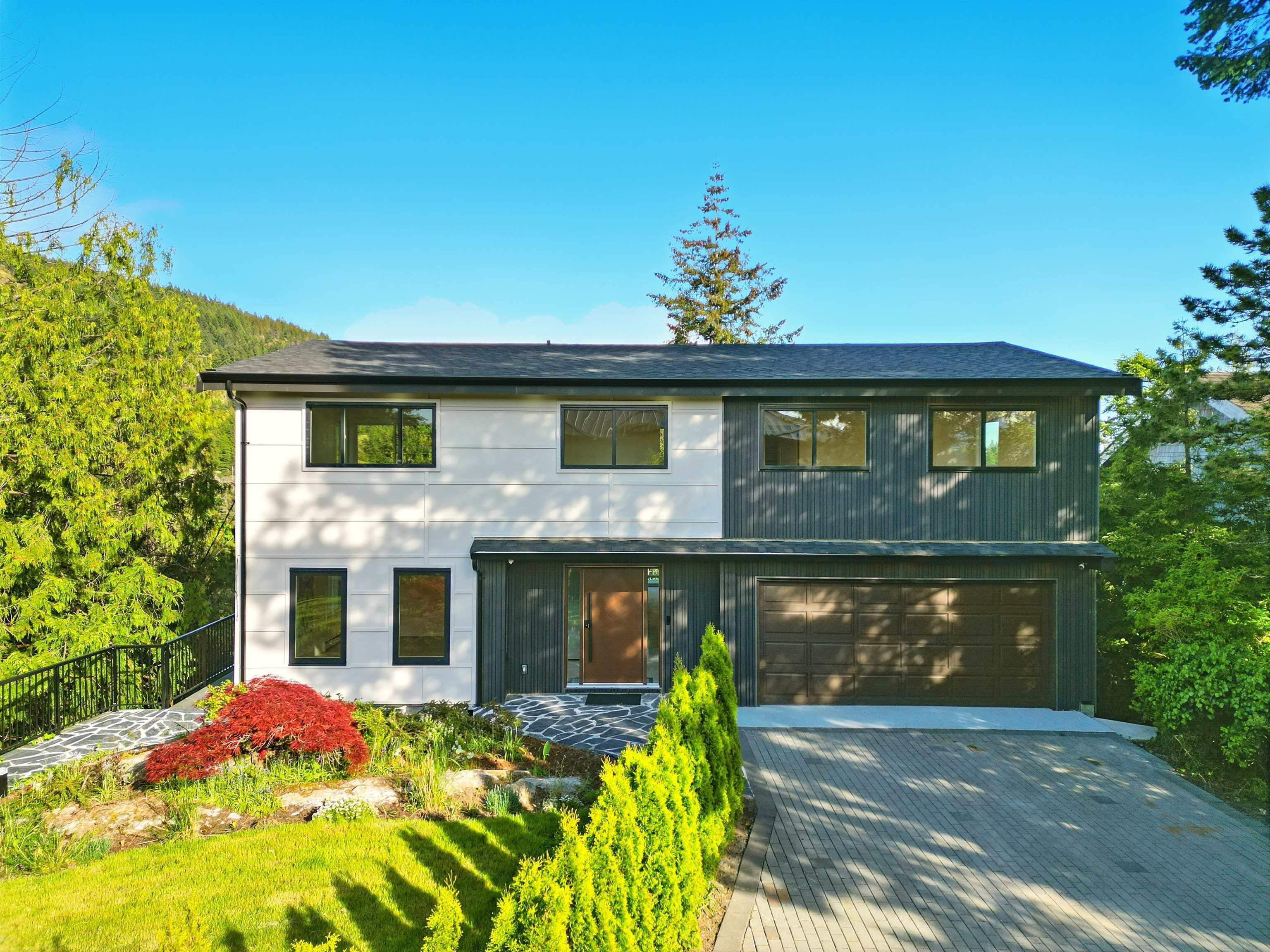6230 Summit Avenue, West Vancouver, V7W 1Y2 — photo 2