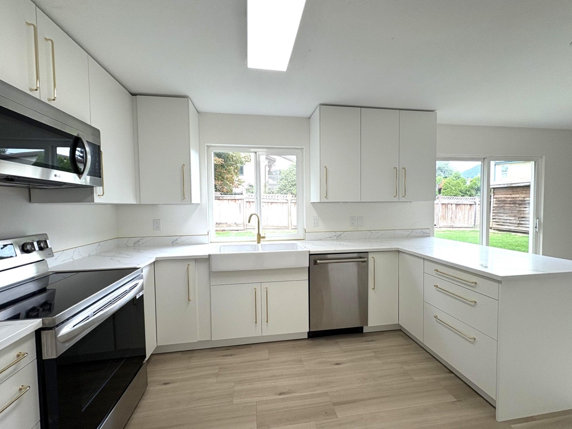 1047 Cornwall Drive, Port Coquitlam, V3B 5X2 — photo 2