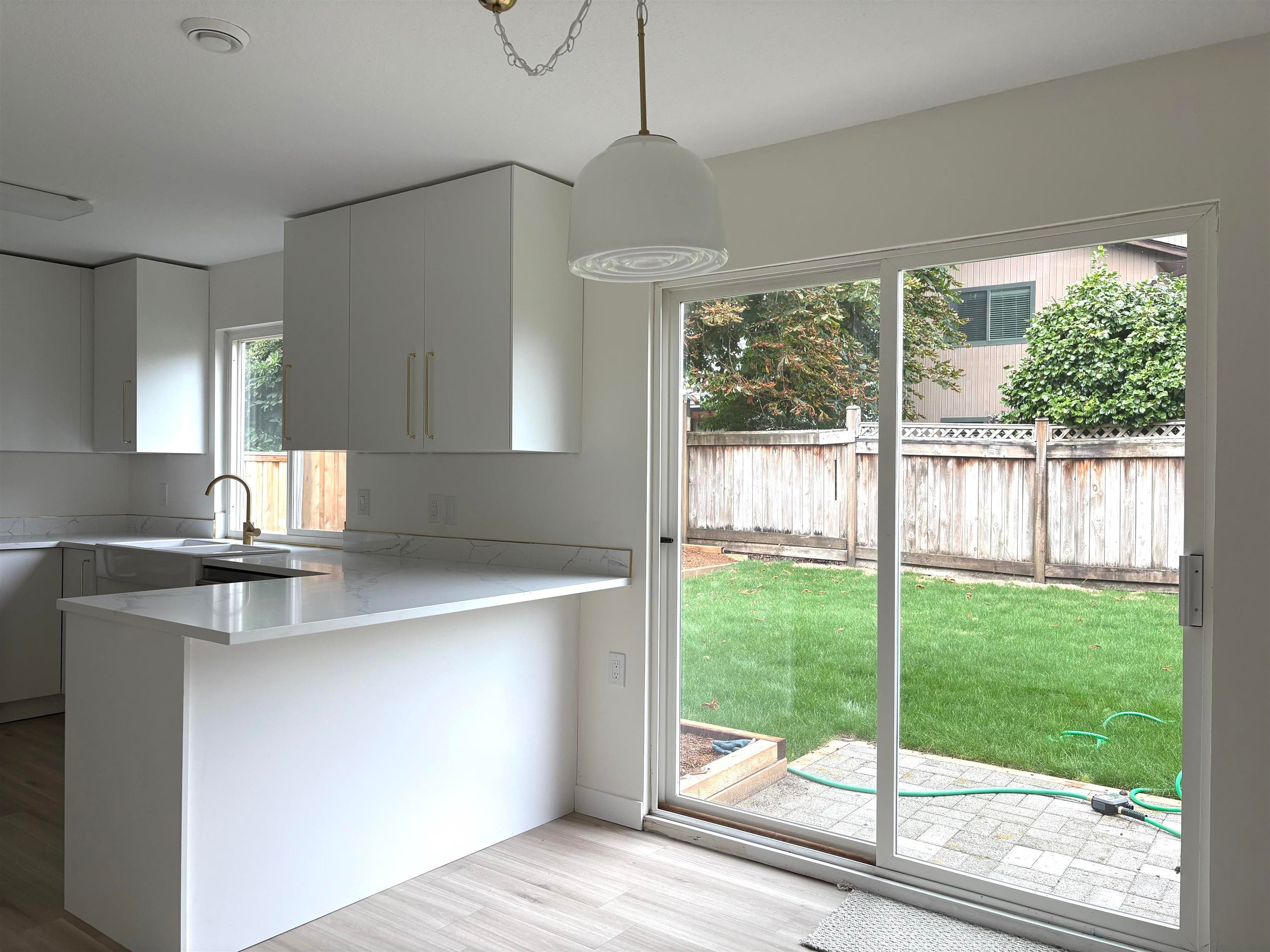 1047 Cornwall Drive, Port Coquitlam, V3B 5X2 — photo 4