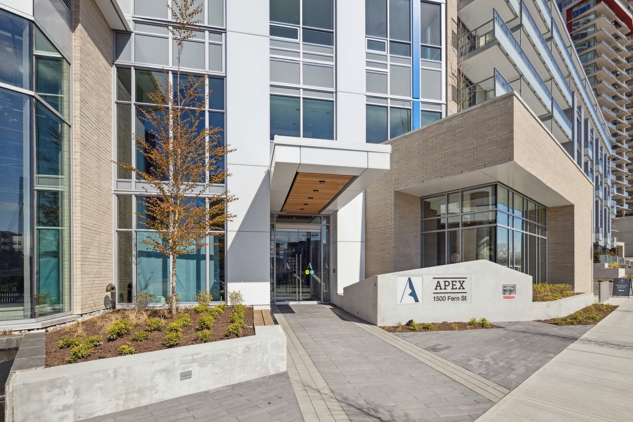 805 - 1500 Fern Street, North Vancouver, V7J 0E6 — photo 2