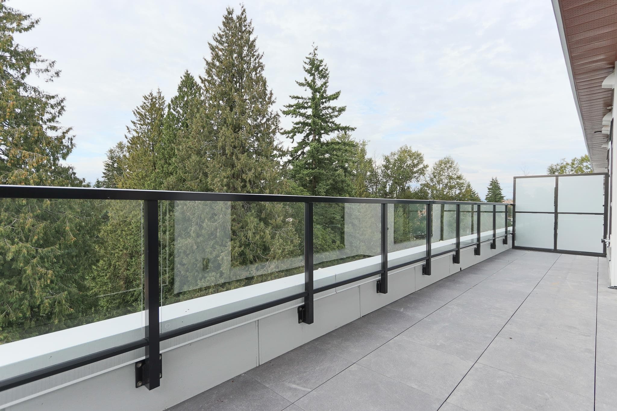 509 - 14257 103a Avenue, Surrey, V3T 0W7 — photo 3