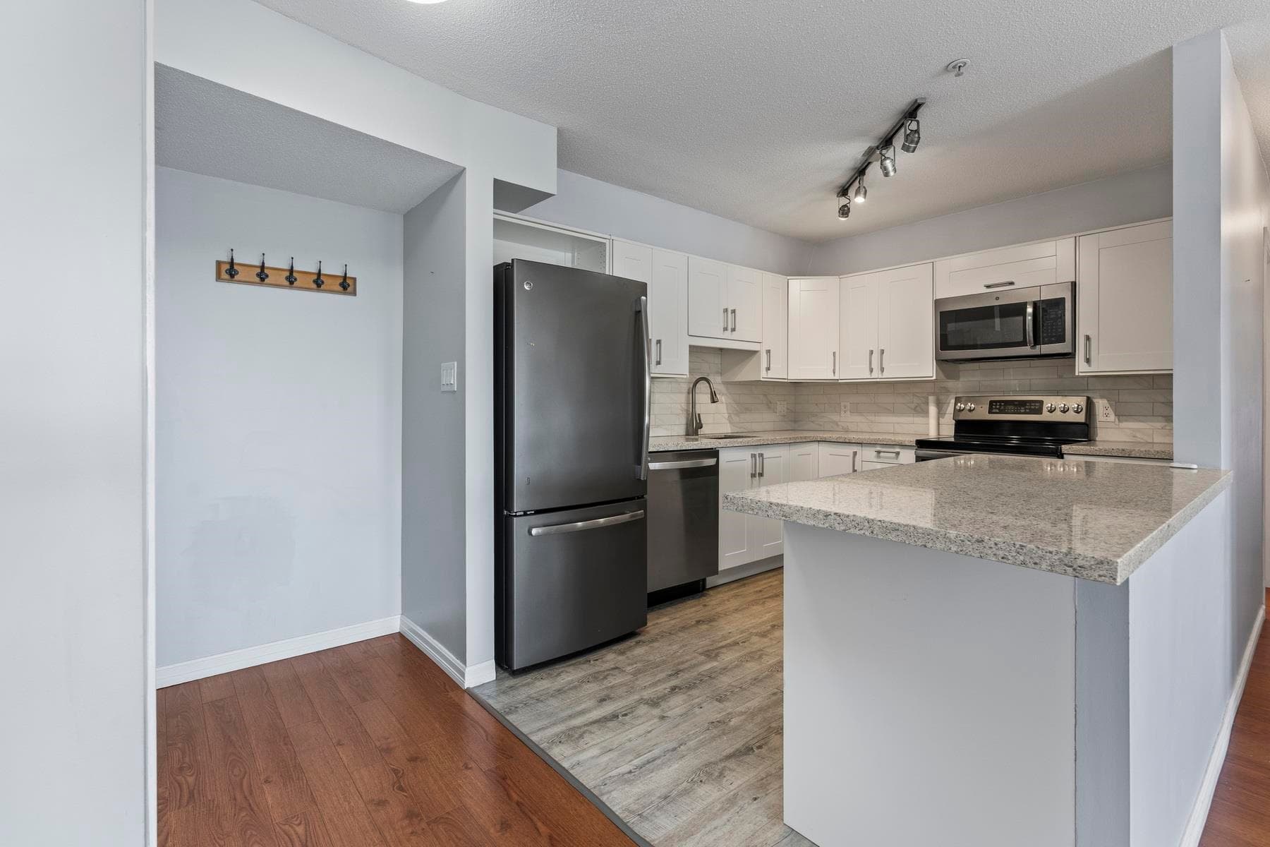 1116 O'flaherty Gate, Port Coquitlam, V3C 6H2 — photo 3