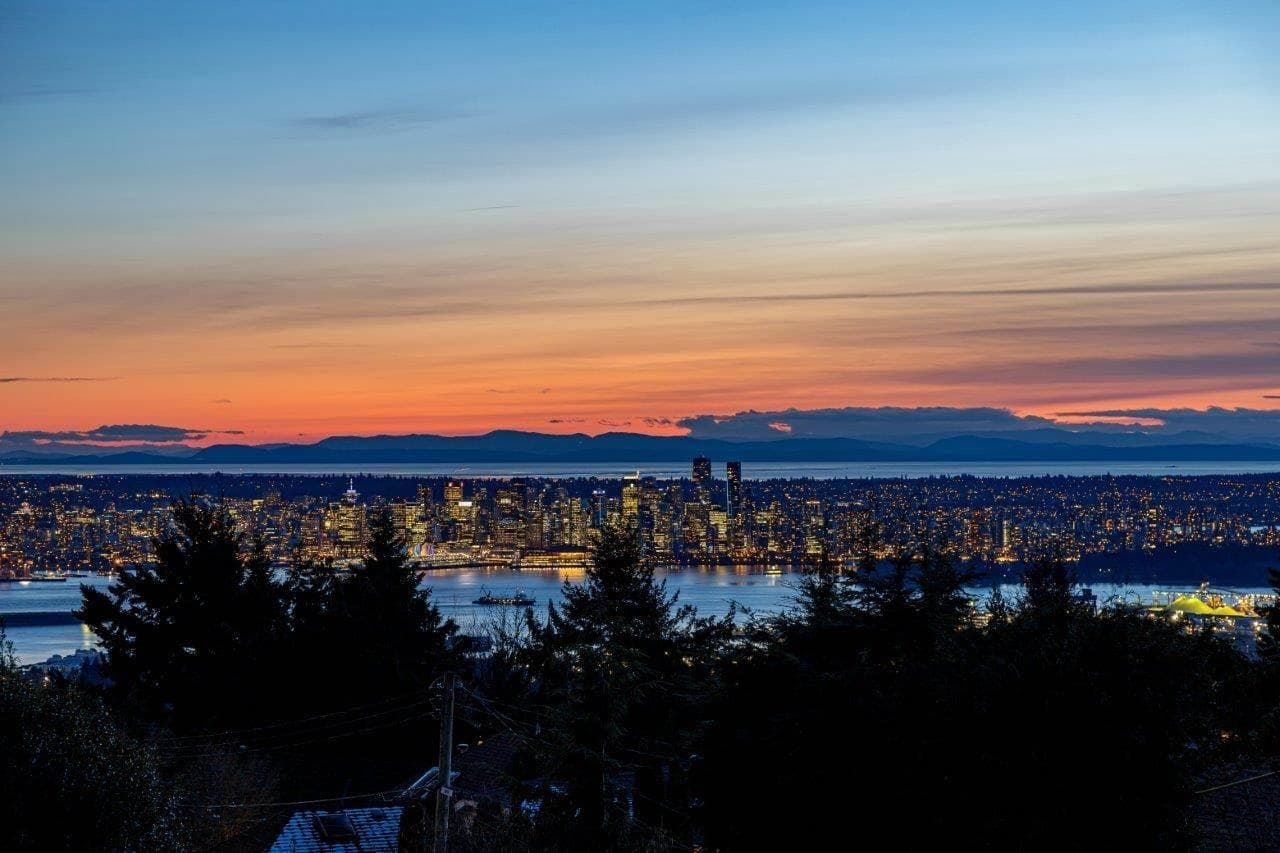 4061 St. Pauls Avenue, North Vancouver, V7N 1T4 — photo 1
