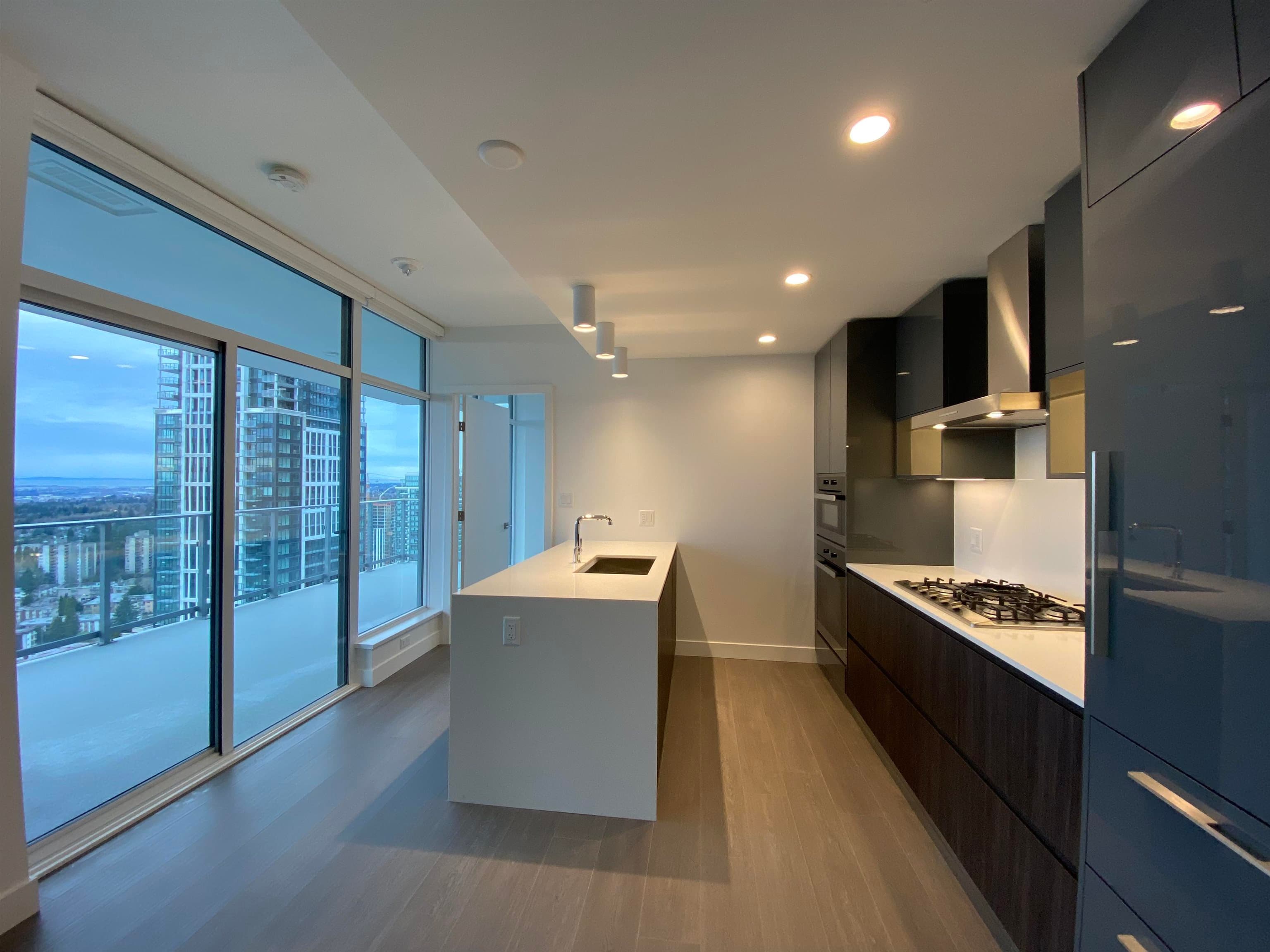 2706 - 6511 Sussex Avenue, Burnaby, V5H 3B1 — photo 2