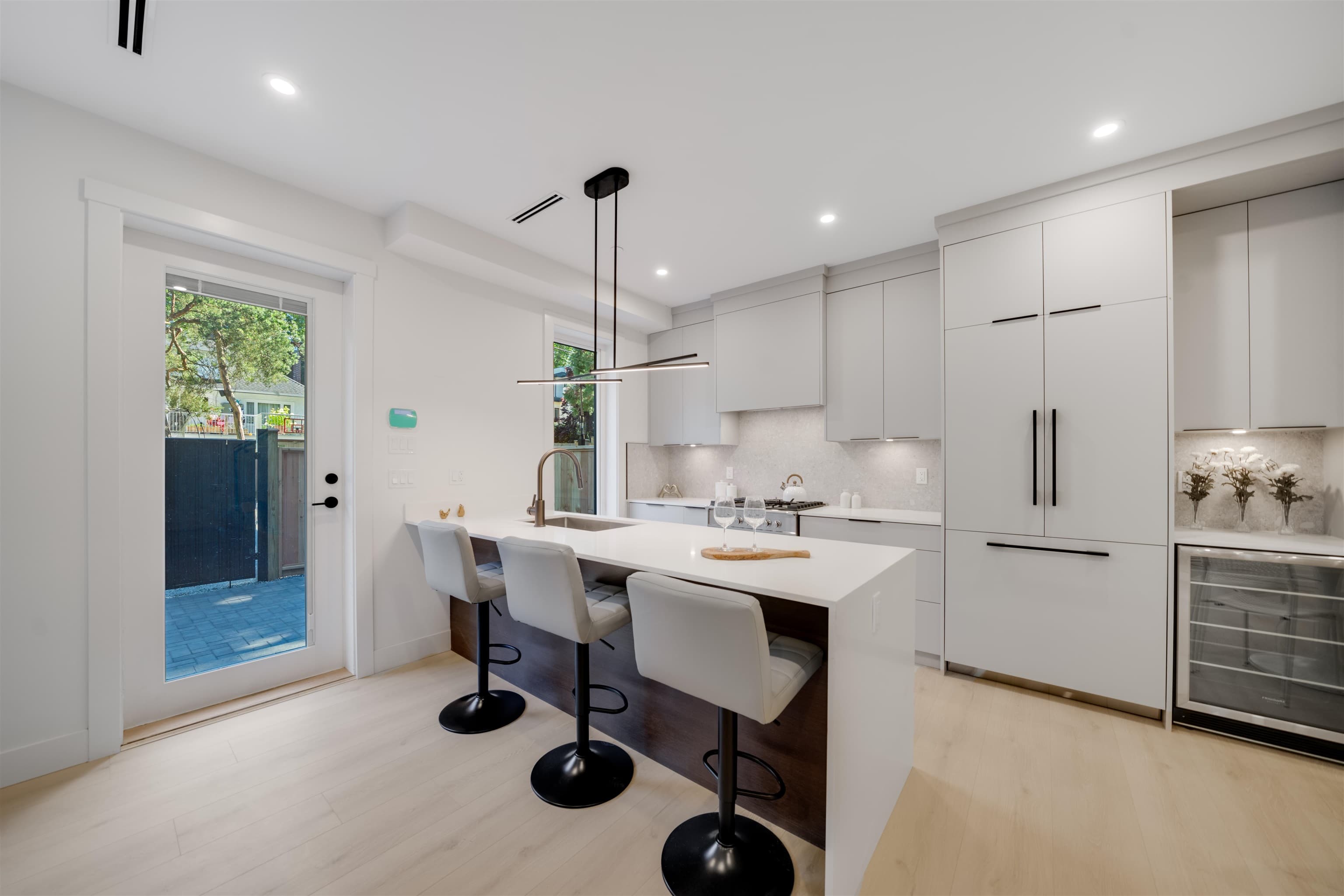 3 - 3836 W 8th Avenue, Vancouver, V6R 1Z4 — photo 4