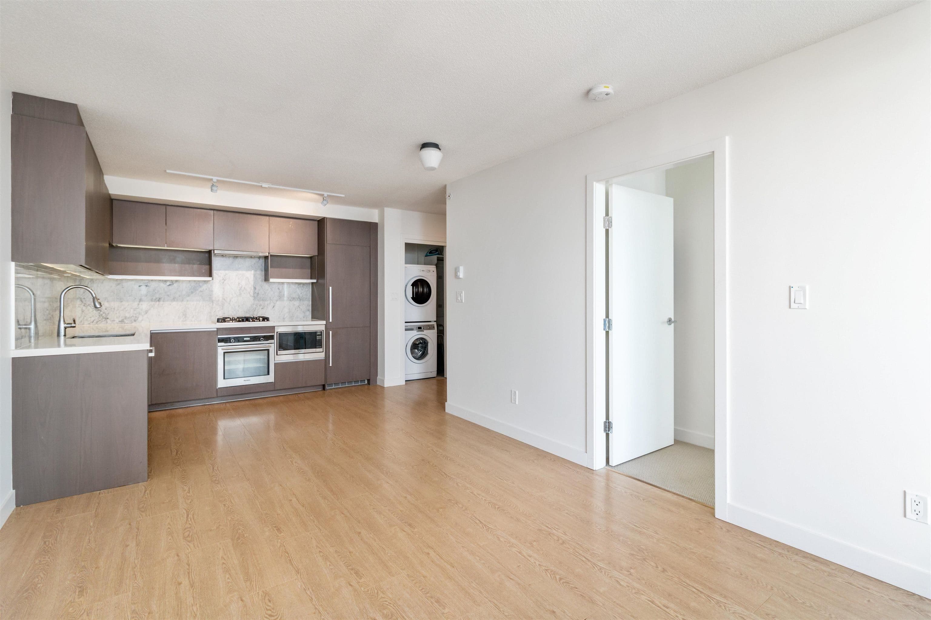 607 - 13750 100 Avenue, Surrey, V3T 0L3 — photo 4