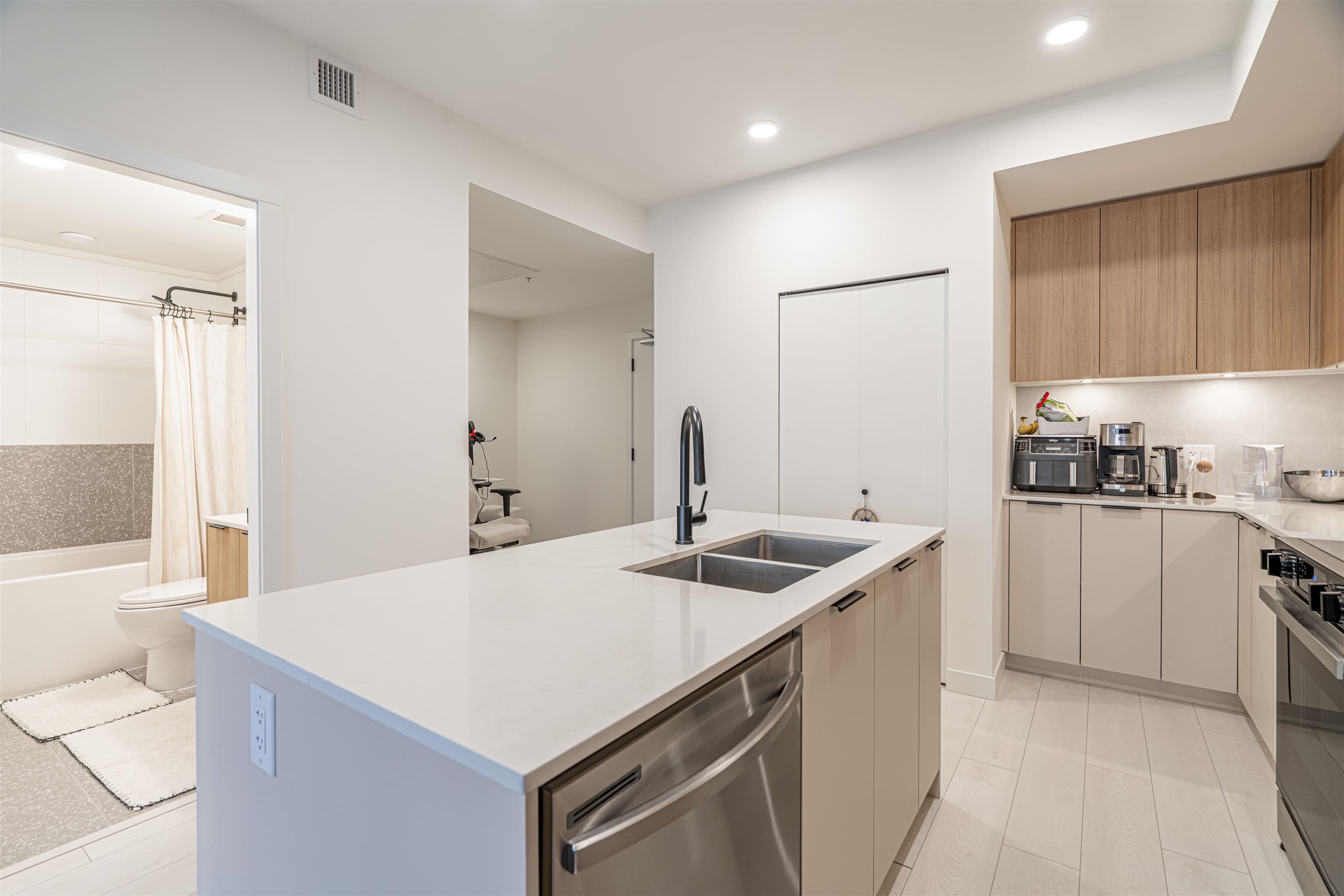 513 - 13439 94a Avenue, Surrey, V3V 0G9 — photo 5