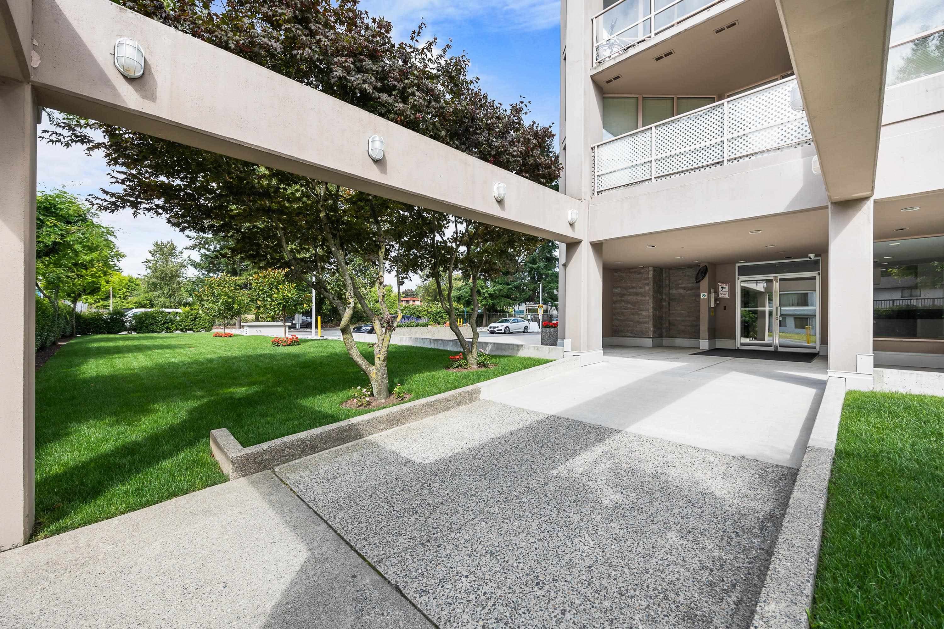 1306 - 14881 103a Avenue, Surrey, V3R 0M5 — photo 4